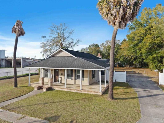 1705 POPLAR ST, FLOMATON, AL 36441 - Image 0d9f61fa71456bfb2da616f6ec9a9be7/610868476