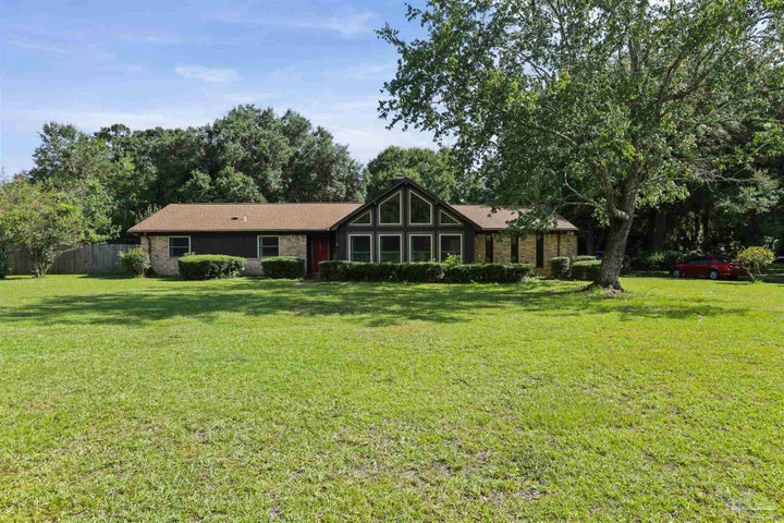 Photo 1 of 28 — 4837 Skipper Ln, Pace, FL 32571