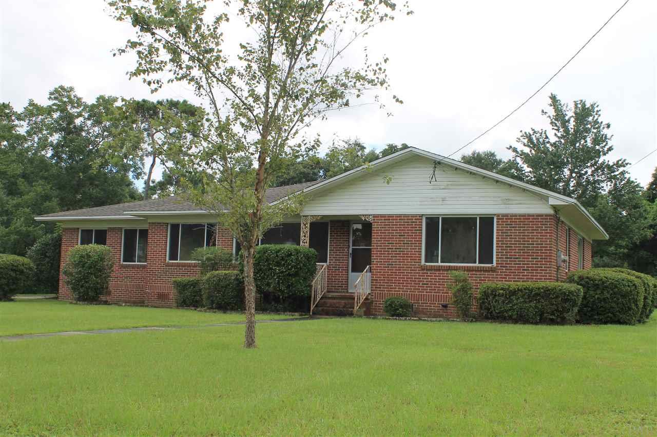 Photo 1 of 32 — 611 Parker Cir, Pensacola, FL 32504