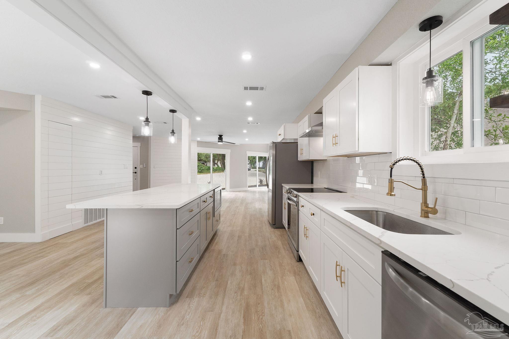 Photo 1 of 43 — 4023 Sandy Bluff Dr, Gulf Breeze, FL 32563
