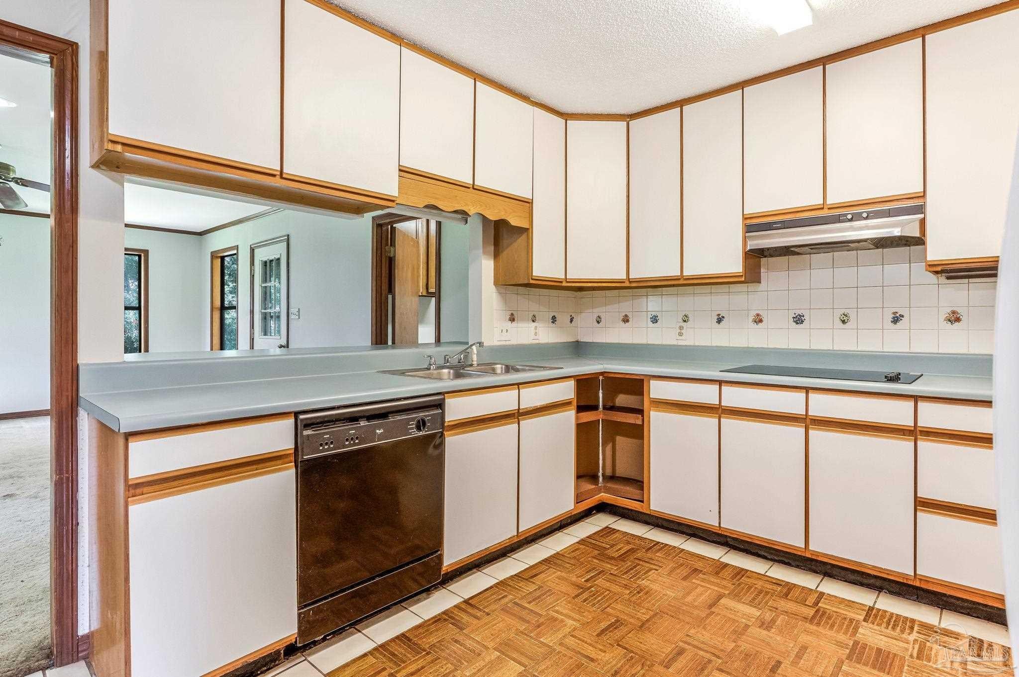7952 Dartmoor Cir