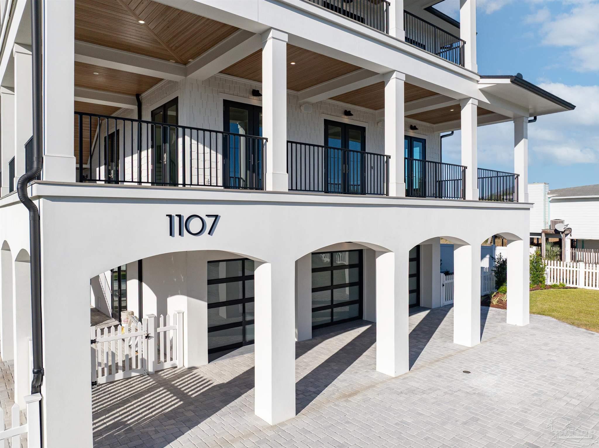 1107 Via Deluna Dr