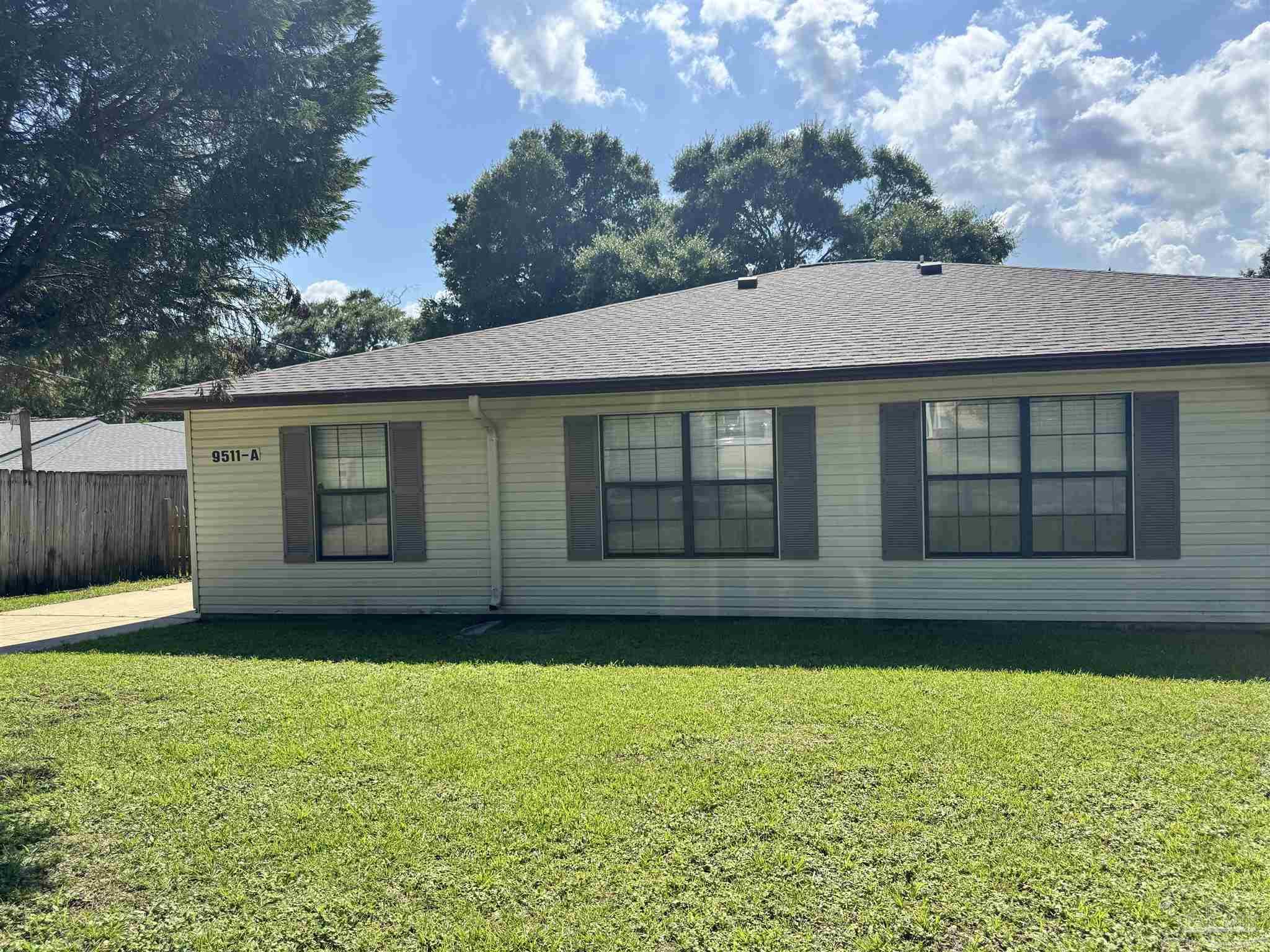 Photo 1 of 18 — 9511 Sandpiper St, Pensacola, FL 32514
