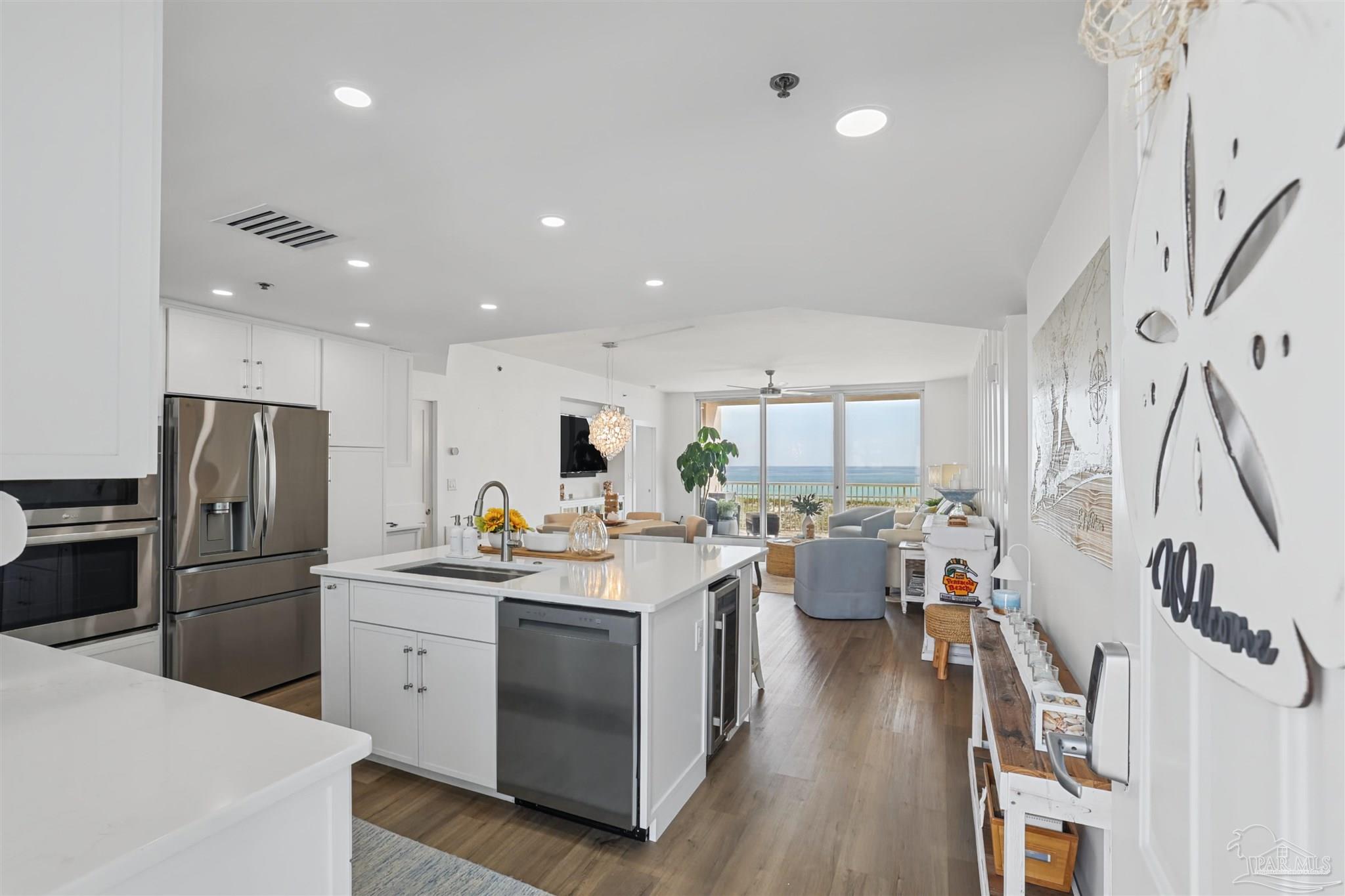 800 Ft Pickens Rd 303