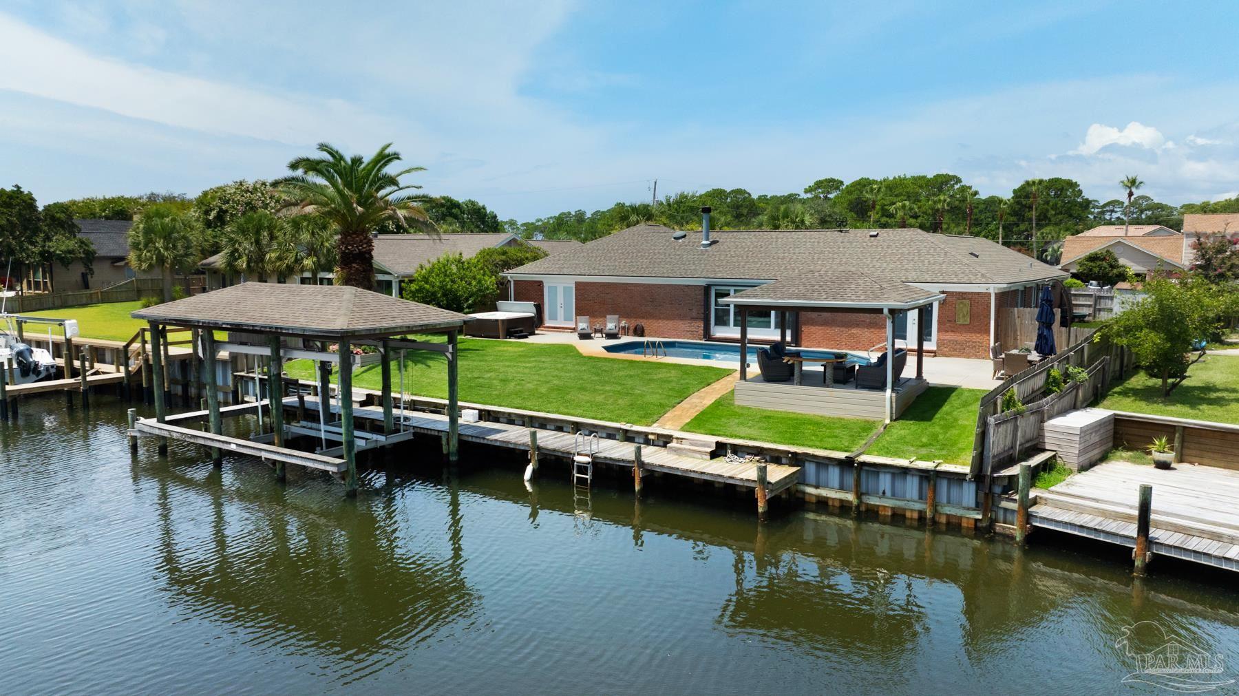934 Aquamarine Dr