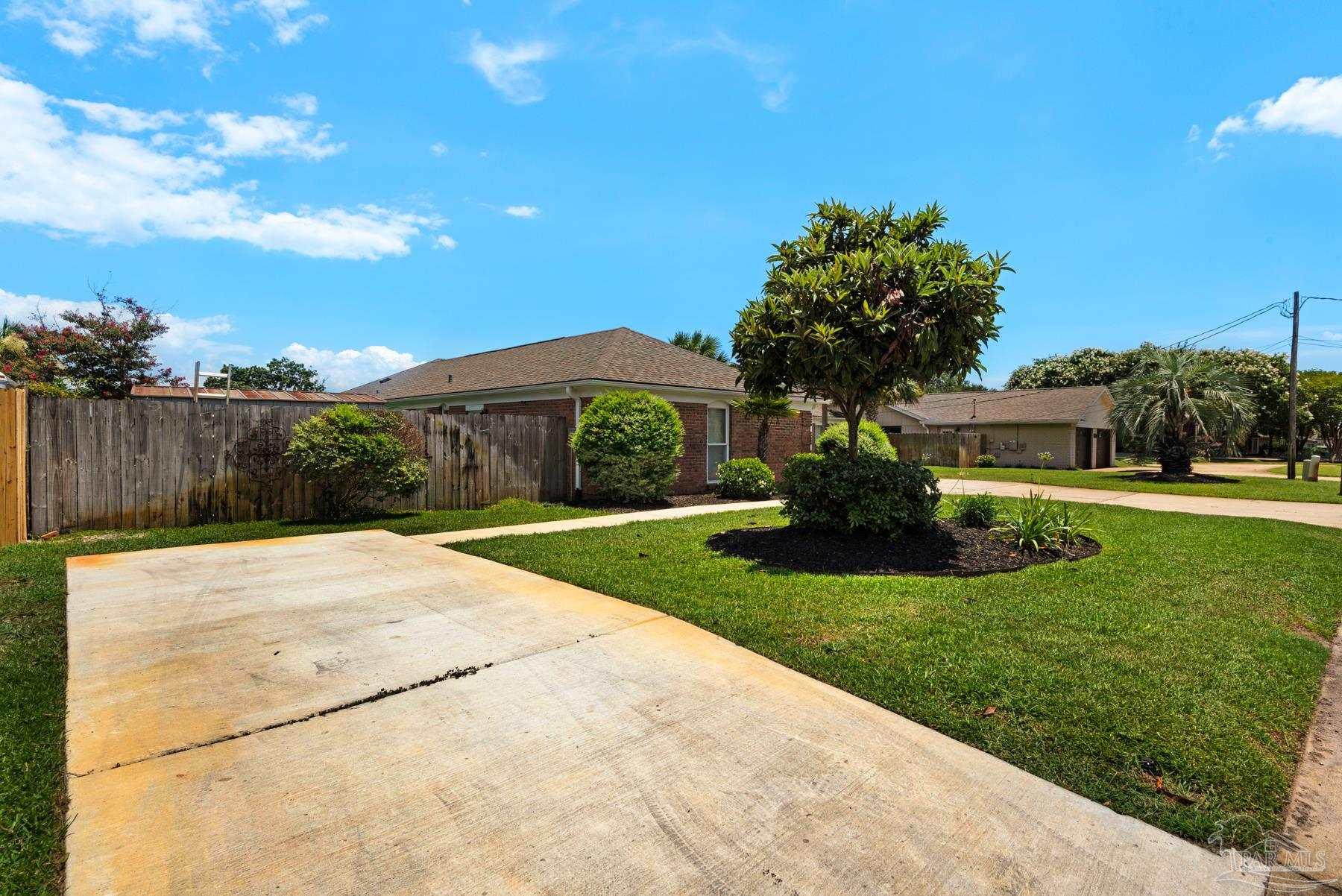 Gulf Breeze, Florida, 32563, United States, 4 Bedrooms Bedrooms, ,3 BathroomsBathrooms,Residential,Active,2041483