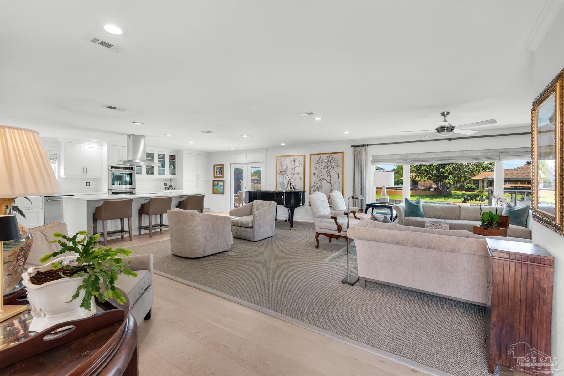 934 Aquamarine Dr