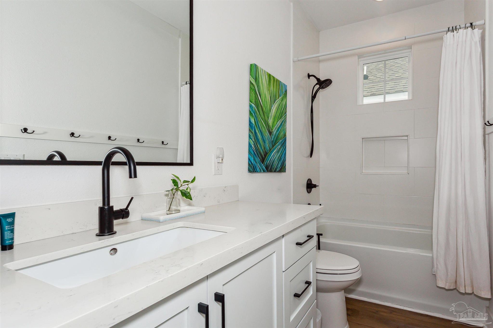 Pensacola, Florida 32501, United States, 4 Bedrooms Bedrooms, ,3 BathroomsBathrooms,Residential,Active,171174