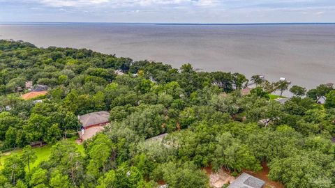 A home in Gulf Breeze