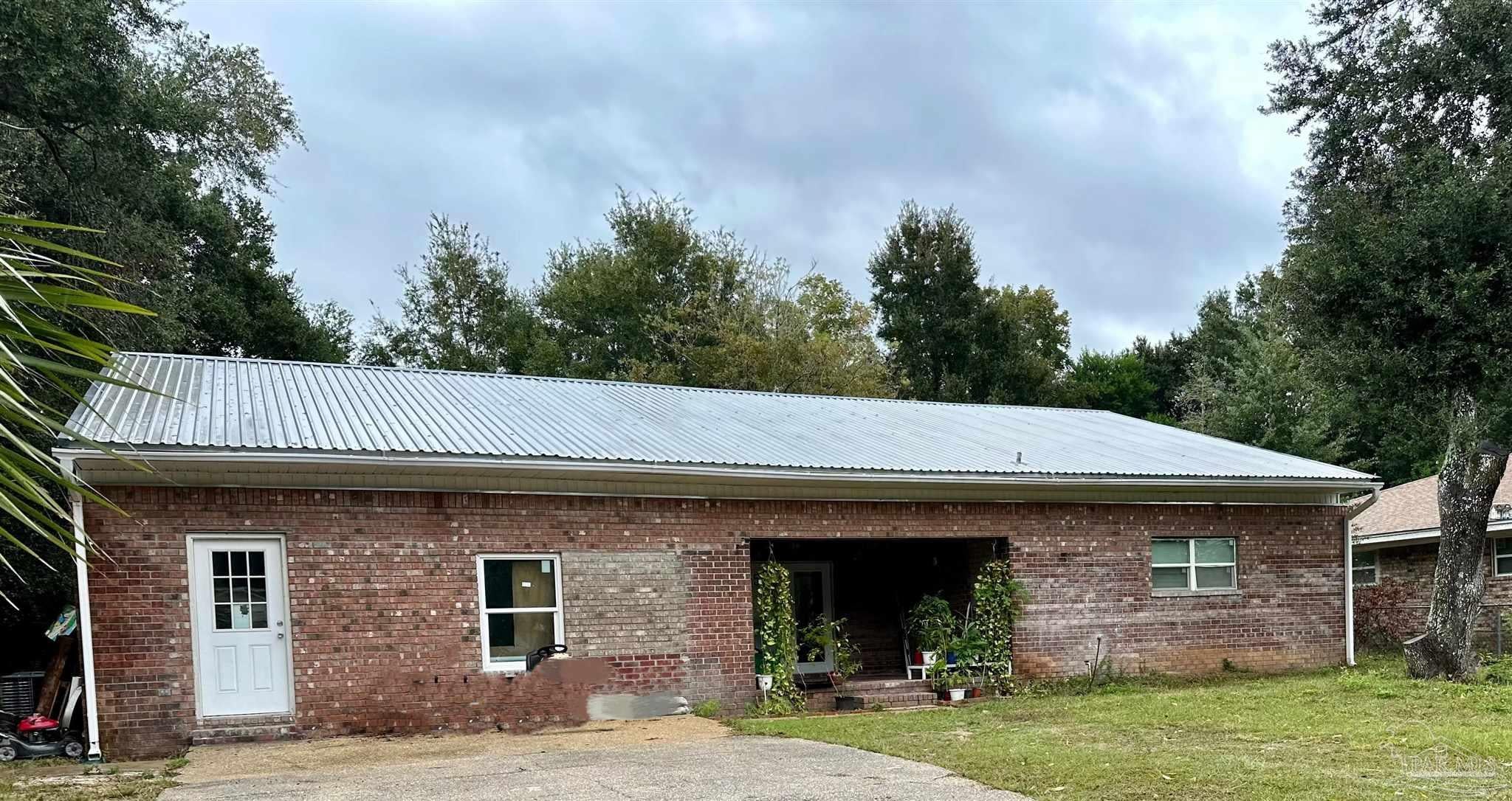 Photo 1 of 1 — 656 Sloan Cir, Pensacola, FL 32507