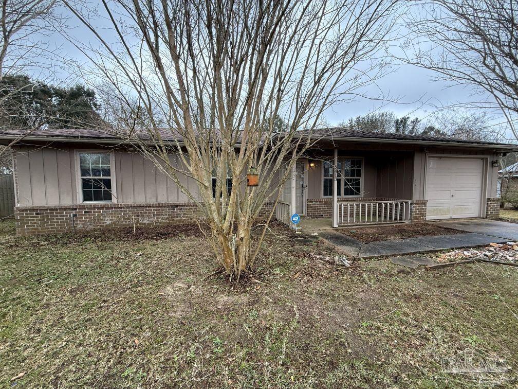 Photo 1 of 11 — 6413 Meadow Field Cir, Pensacola, FL 32526