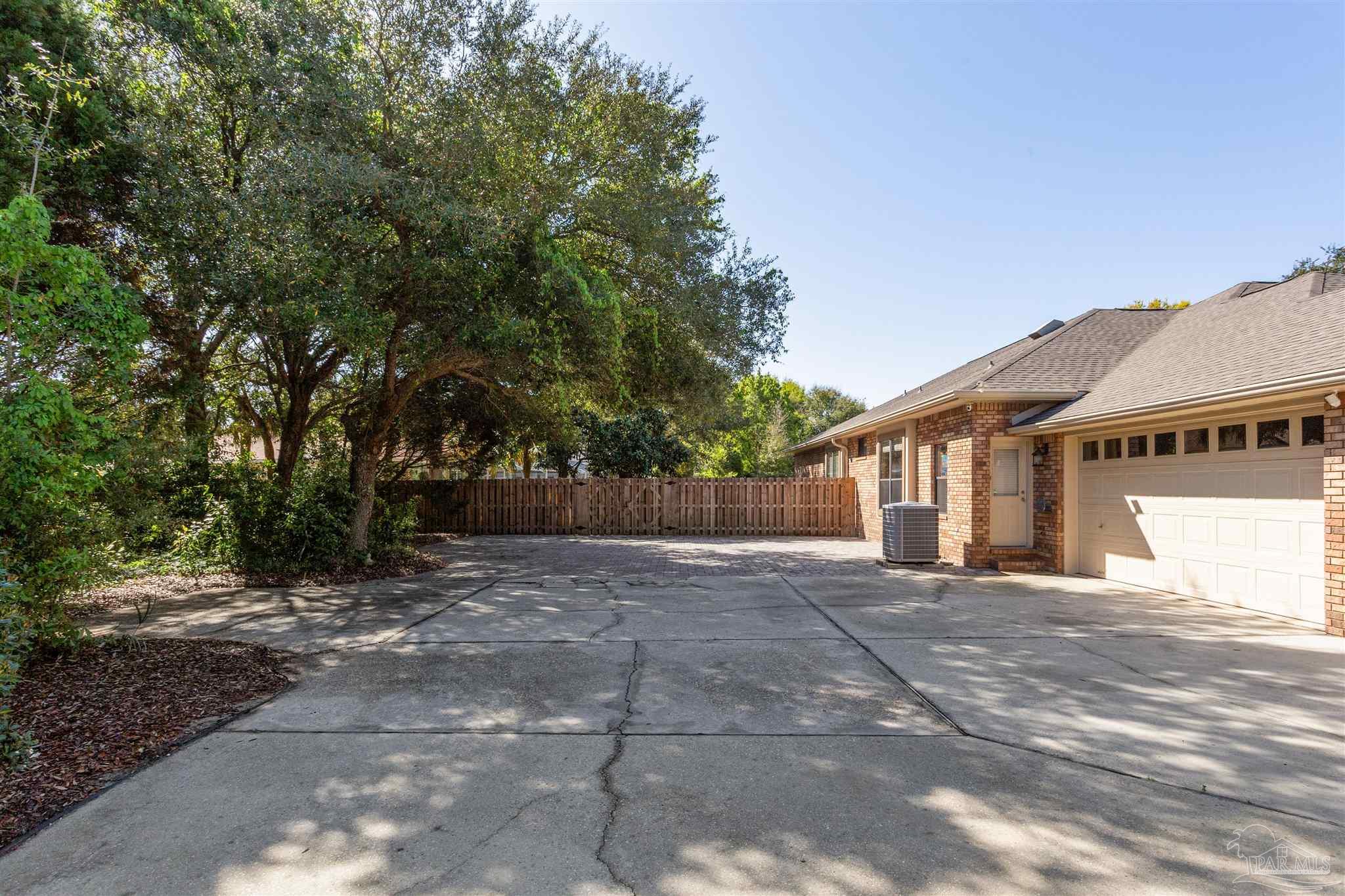 Gulf Breeze, Florida 32563, United States, 4 Bedrooms Bedrooms, ,3 BathroomsBathrooms,Residential,Pending,106098