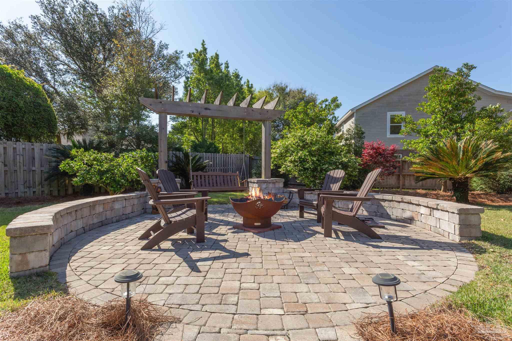 Gulf Breeze, Florida 32563, United States, 4 Bedrooms Bedrooms, ,3 BathroomsBathrooms,Residential,Pending,106098