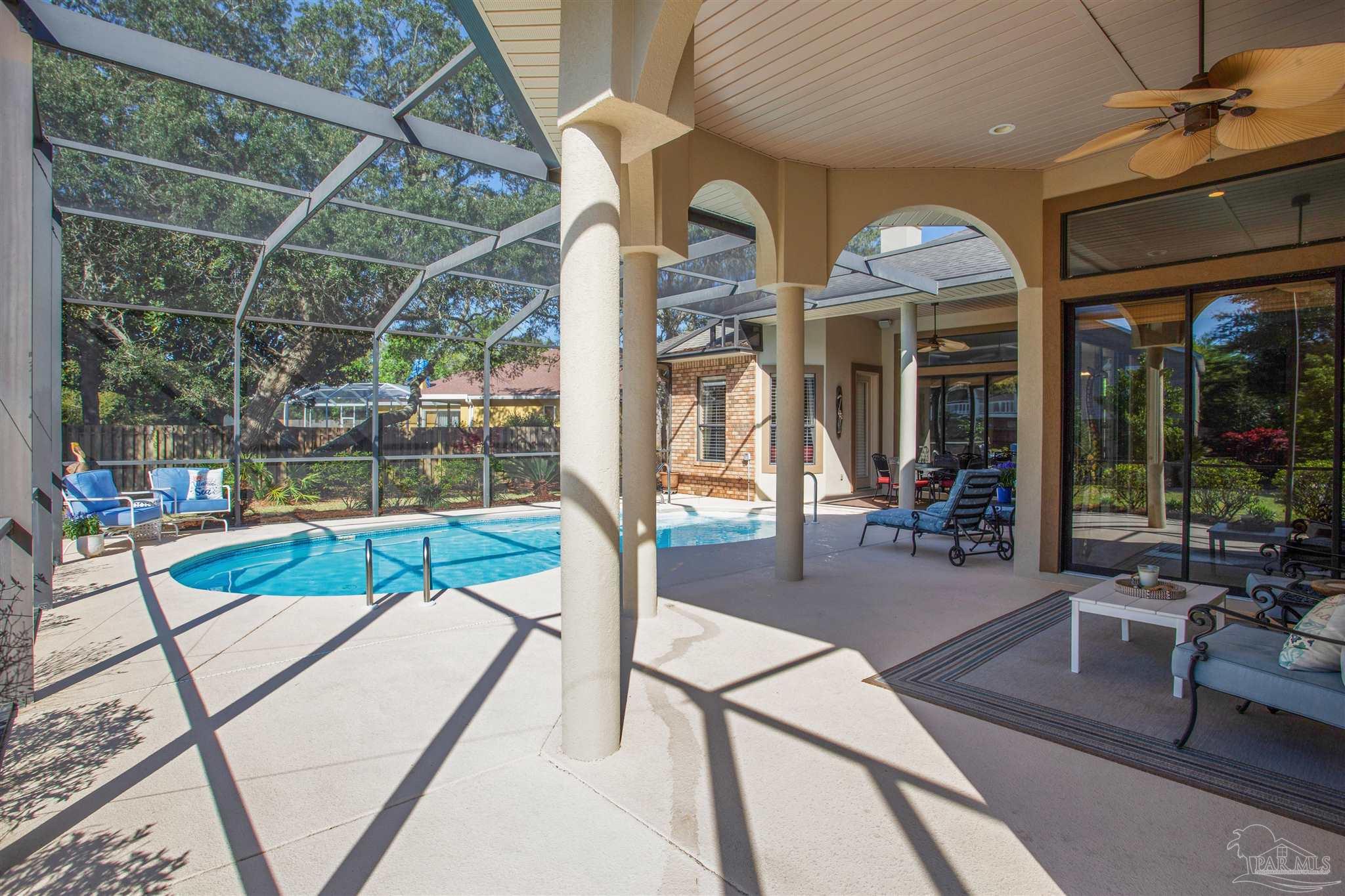 Gulf Breeze, Florida 32563, United States, 4 Bedrooms Bedrooms, ,3 BathroomsBathrooms,Residential,Pending,106098