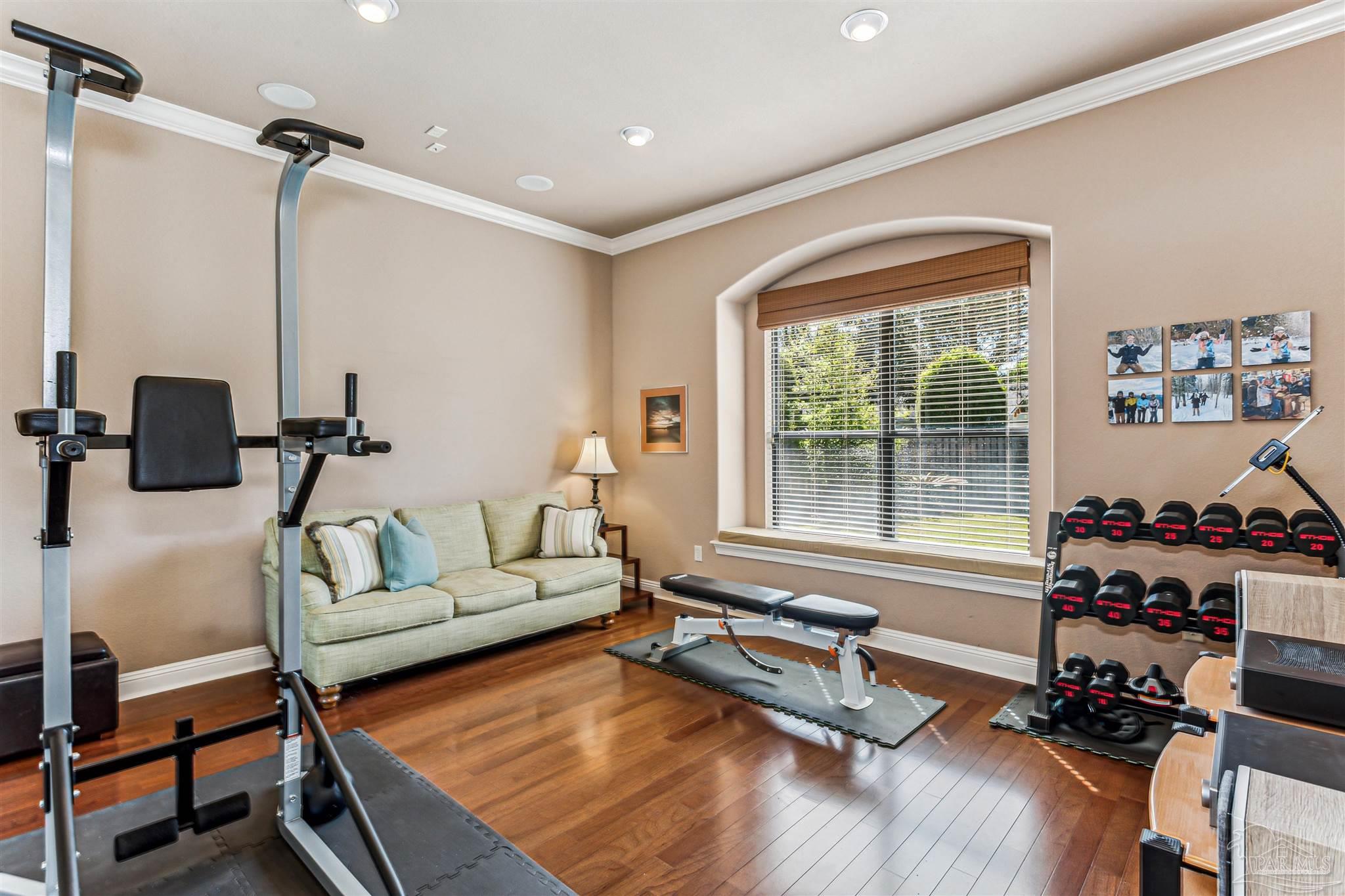 Gulf Breeze, Florida 32563, United States, 4 Bedrooms Bedrooms, ,3 BathroomsBathrooms,Residential,Pending,106098