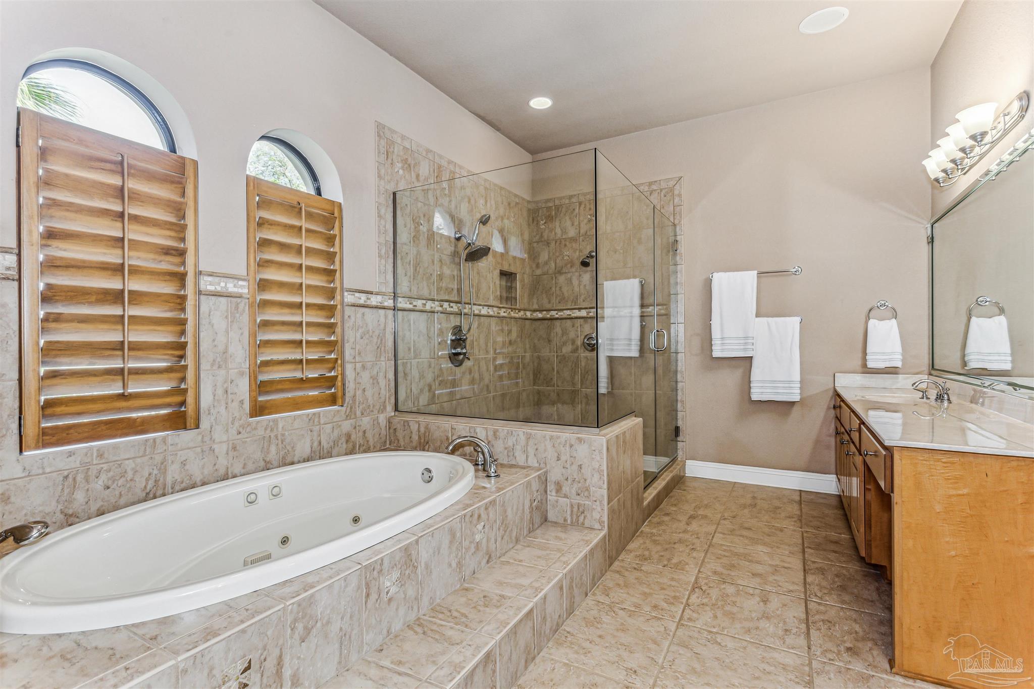 Gulf Breeze, Florida 32563, United States, 4 Bedrooms Bedrooms, ,3 BathroomsBathrooms,Residential,Pending,106098