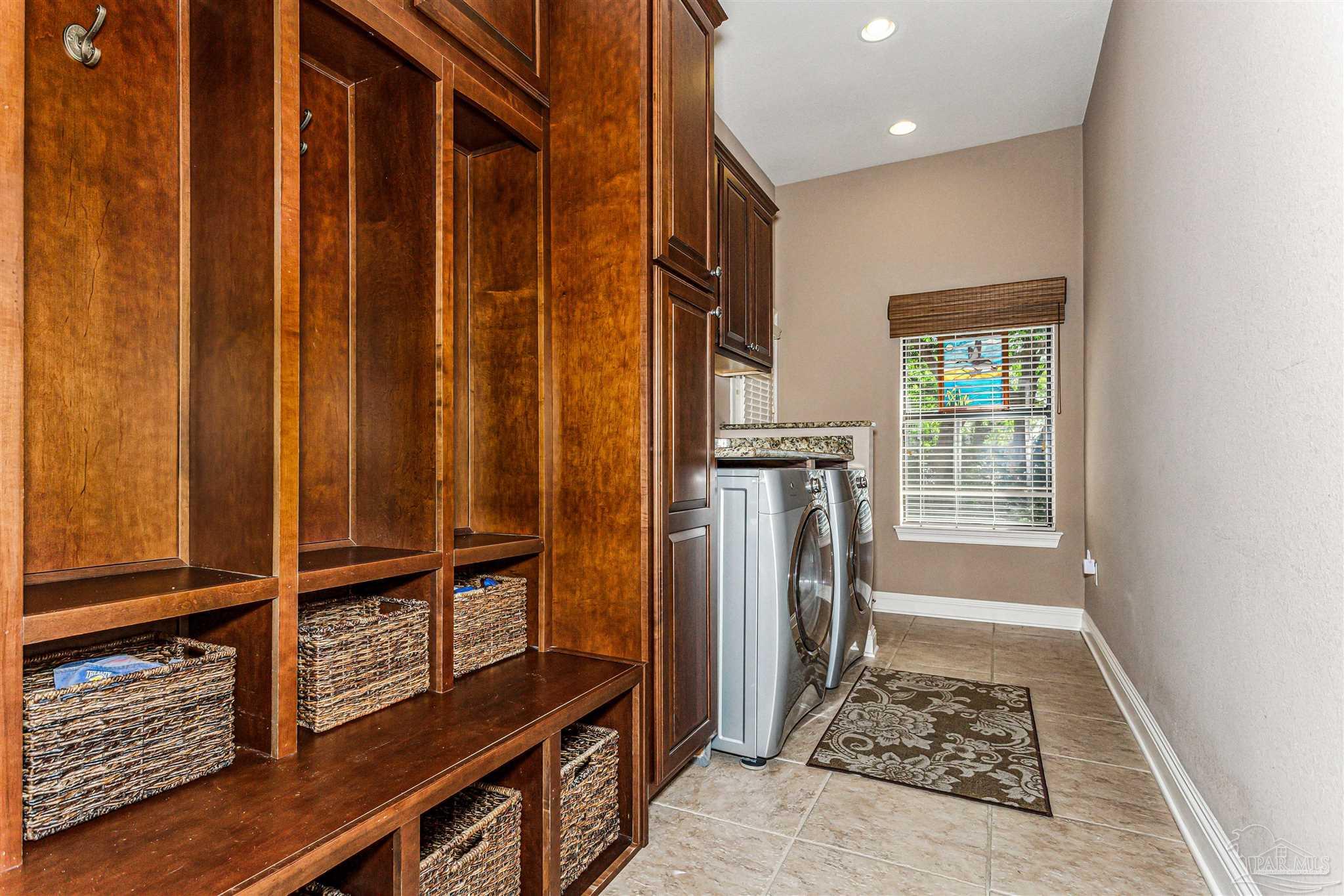 Gulf Breeze, Florida 32563, United States, 4 Bedrooms Bedrooms, ,3 BathroomsBathrooms,Residential,Pending,106098