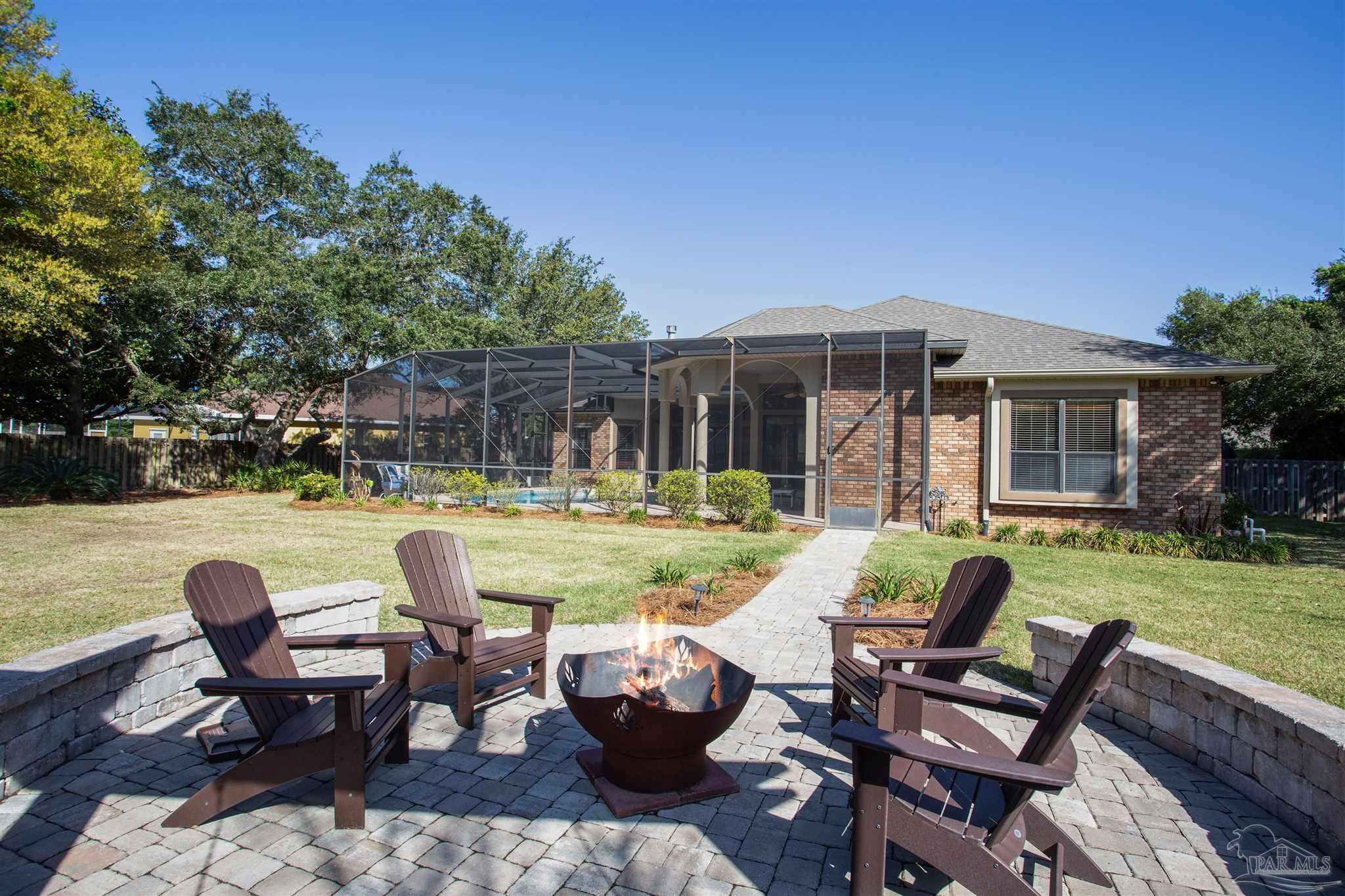 Gulf Breeze, Florida 32563, United States, 4 Bedrooms Bedrooms, ,3 BathroomsBathrooms,Residential,Pending,106098