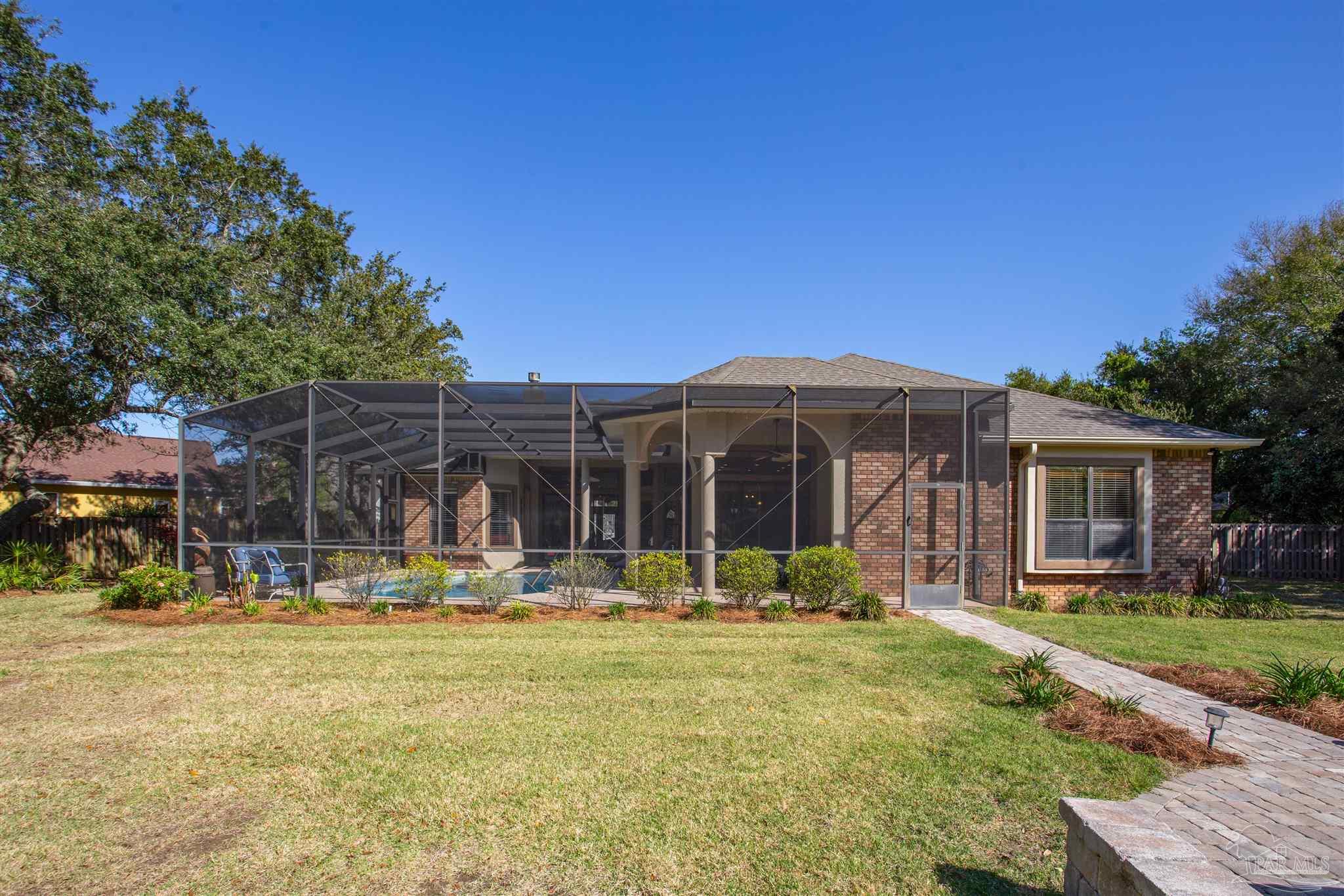 Gulf Breeze, Florida 32563, United States, 4 Bedrooms Bedrooms, ,3 BathroomsBathrooms,Residential,Pending,106098