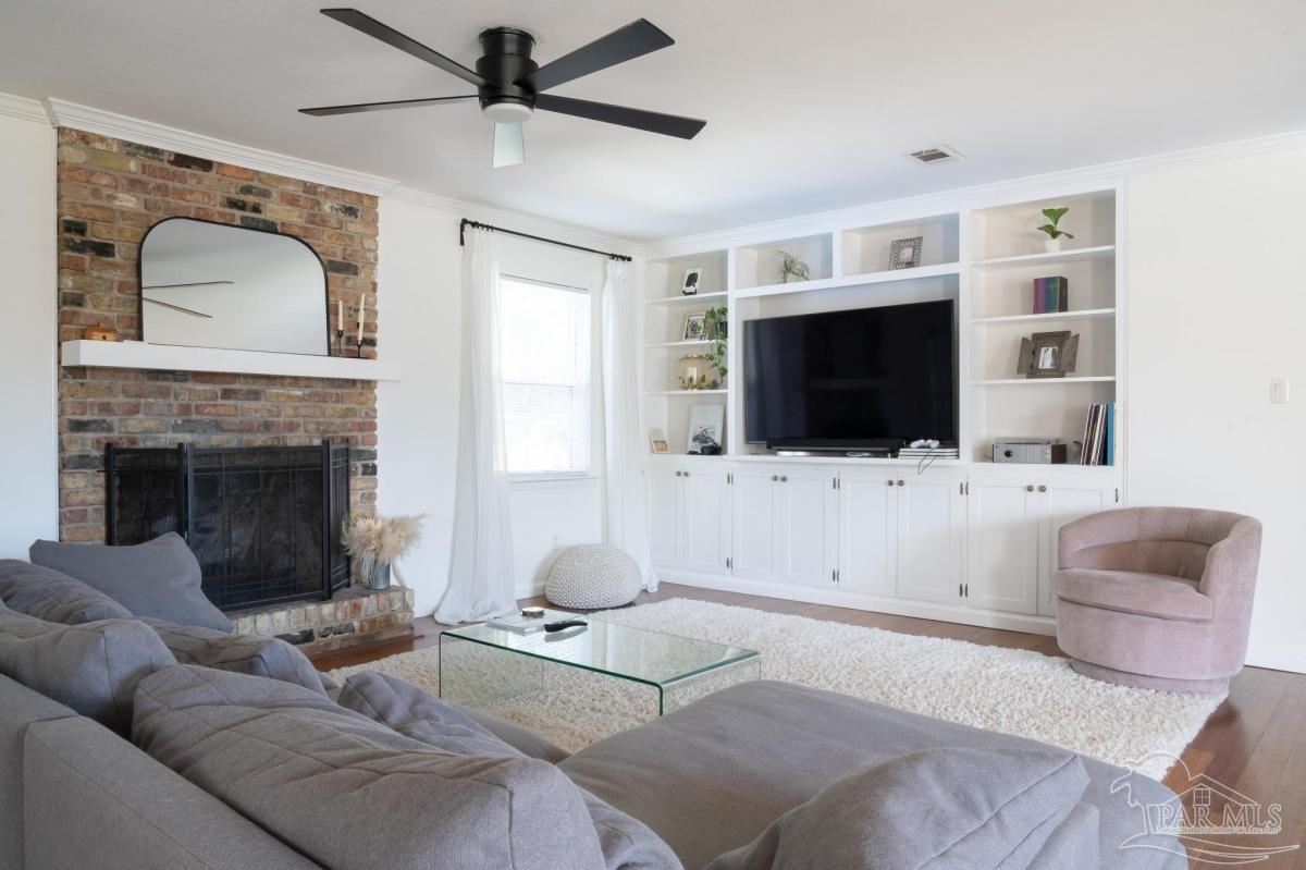 Photo 1 of 28 — 6269 Confederate Dr, Pensacola, FL 32503