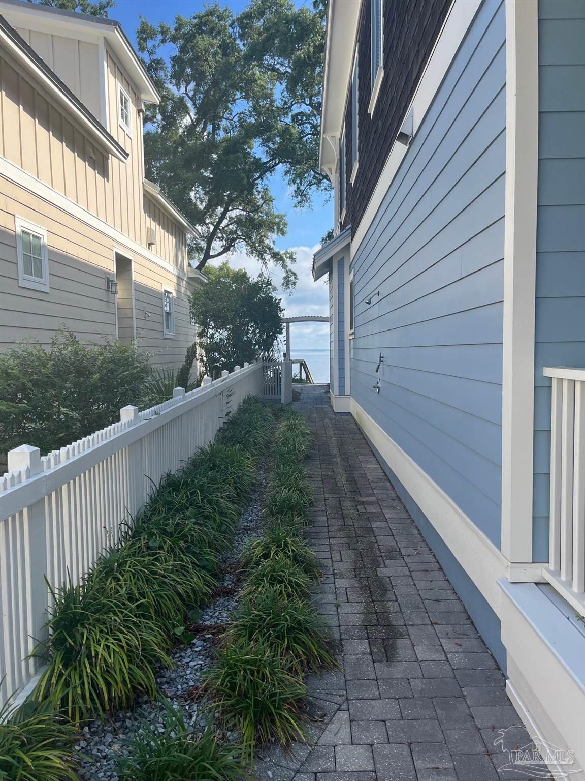 Gulf Breeze, Florida 32561, United States, 4 Bedrooms Bedrooms, ,3 BathroomsBathrooms,Residential,Contingent,142006