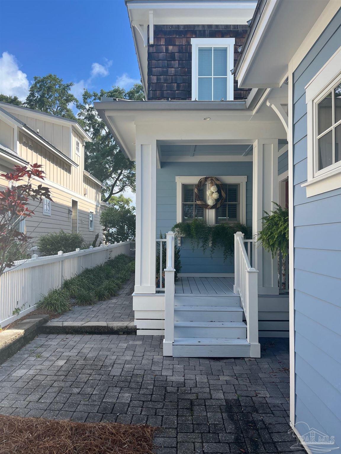 Gulf Breeze, Florida 32561, United States, 4 Bedrooms Bedrooms, ,3 BathroomsBathrooms,Residential,Contingent,142006