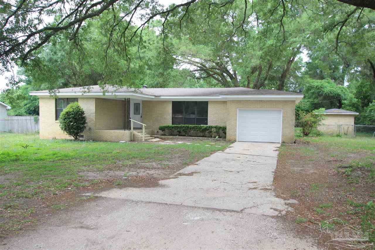 Photo 1 of 17 — 4639 Santa Rosa Dr, Pace, FL 32571