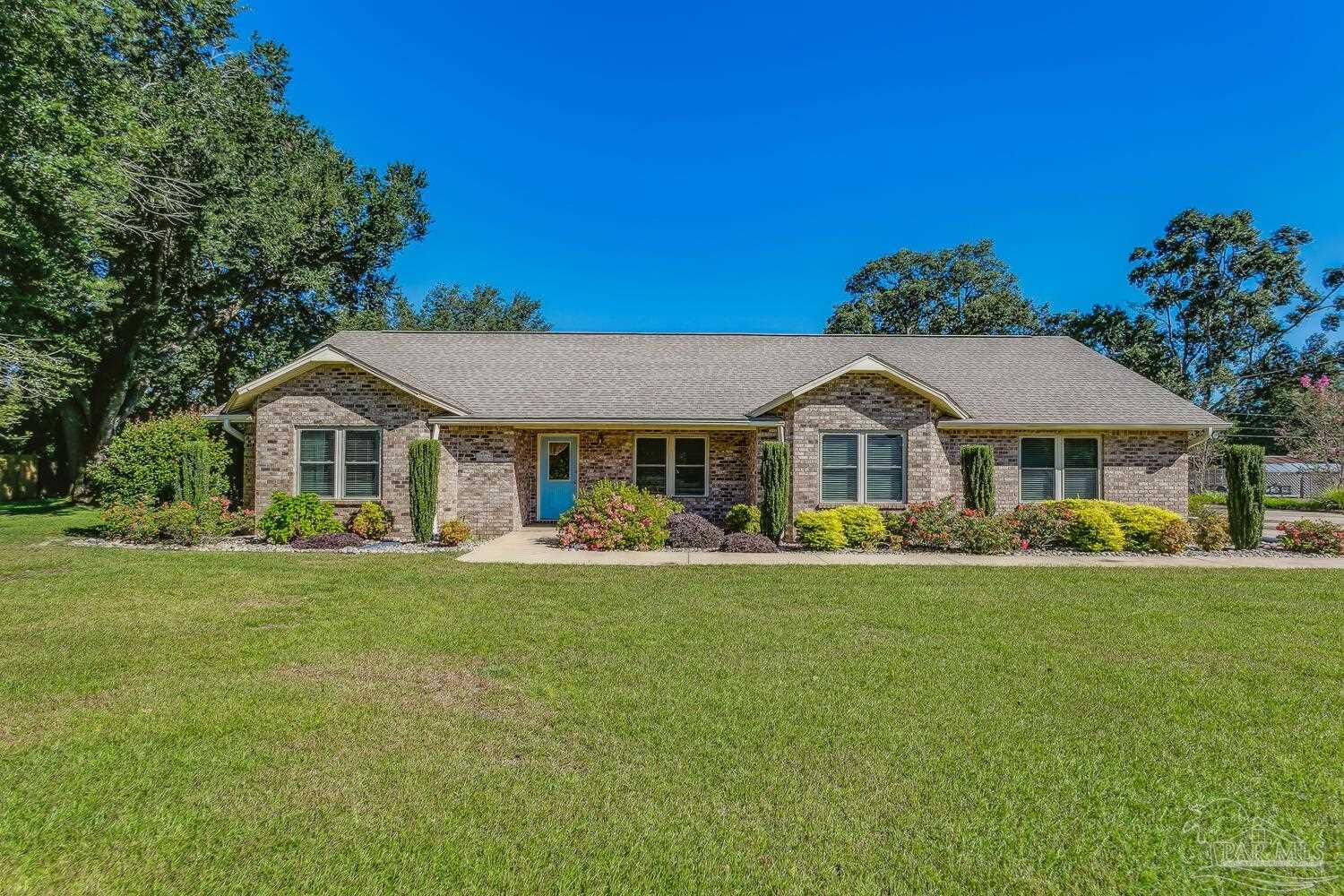 Photo 1 of 43 — 4144 Sheridan Dr, Pace, FL 32571
