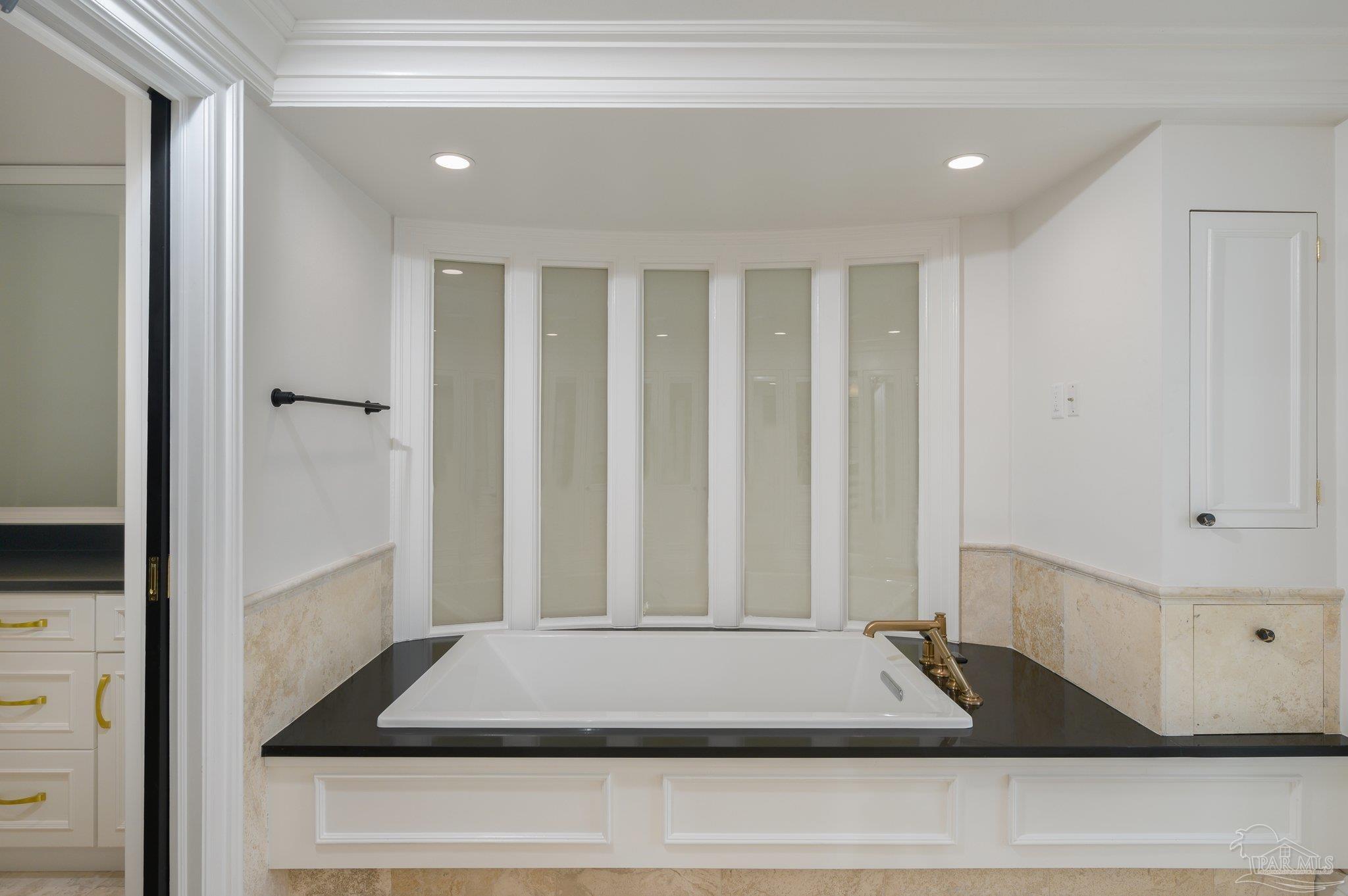 Pensacola, Florida 32502, United States, 4 Bedrooms Bedrooms, ,4 BathroomsBathrooms,Residential,Active,226366