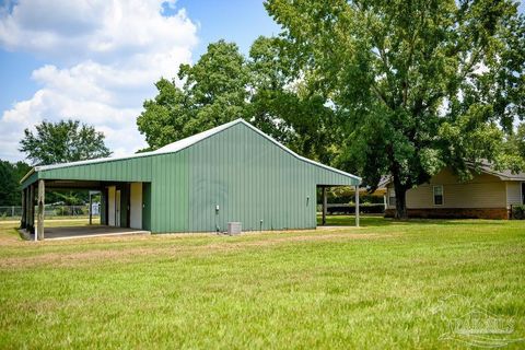 A home in Atmore