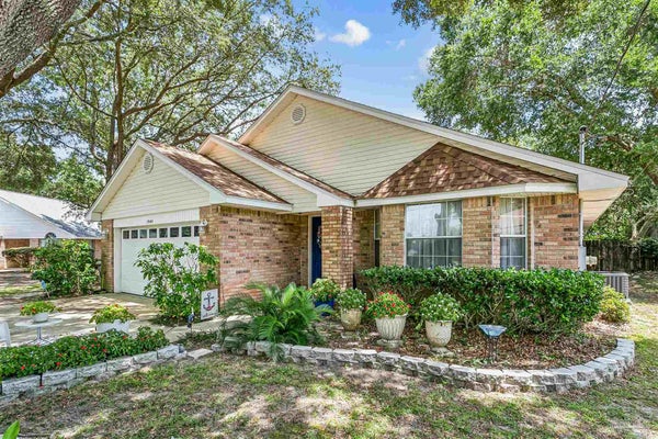 1945 DUNLAP ST, PENSACOLA, FL 32507 - Image 4f7a86ec3b2a1b9e49ae6f6cb9e28b92/731643816
