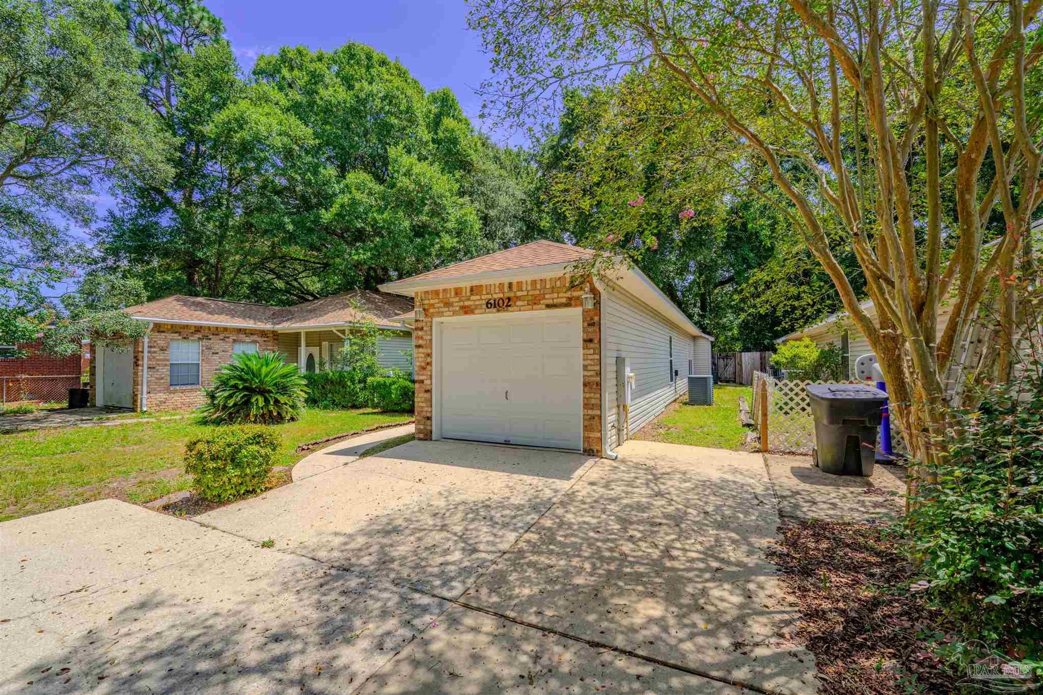6102 The Oaks Ln