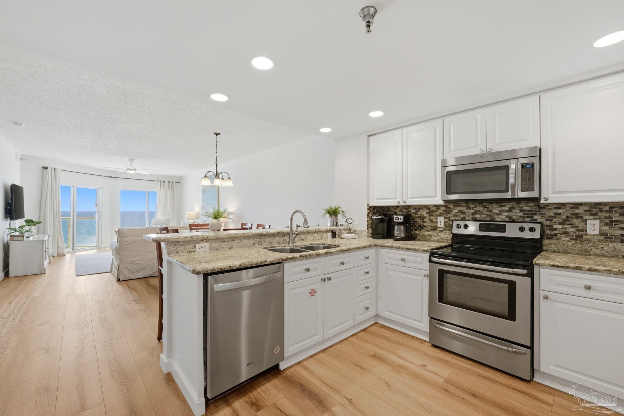 22 Via Deluna Dr 1606