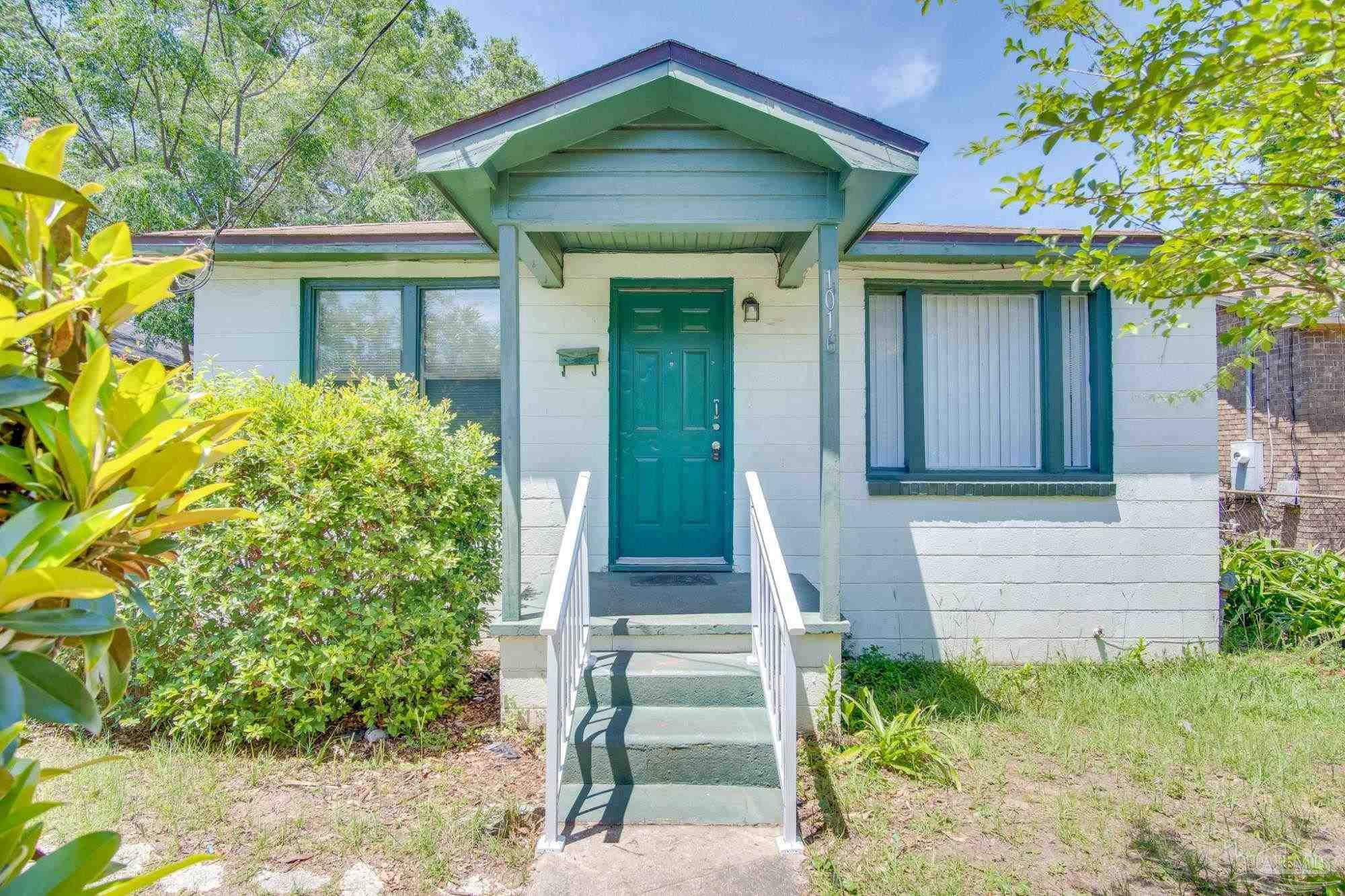 Photo 1 of 17 — 1016 W Maxwell St, Pensacola, FL 32501