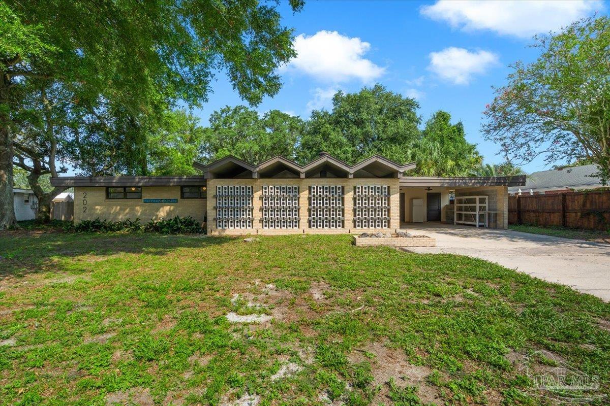 202 Firethorn Rd