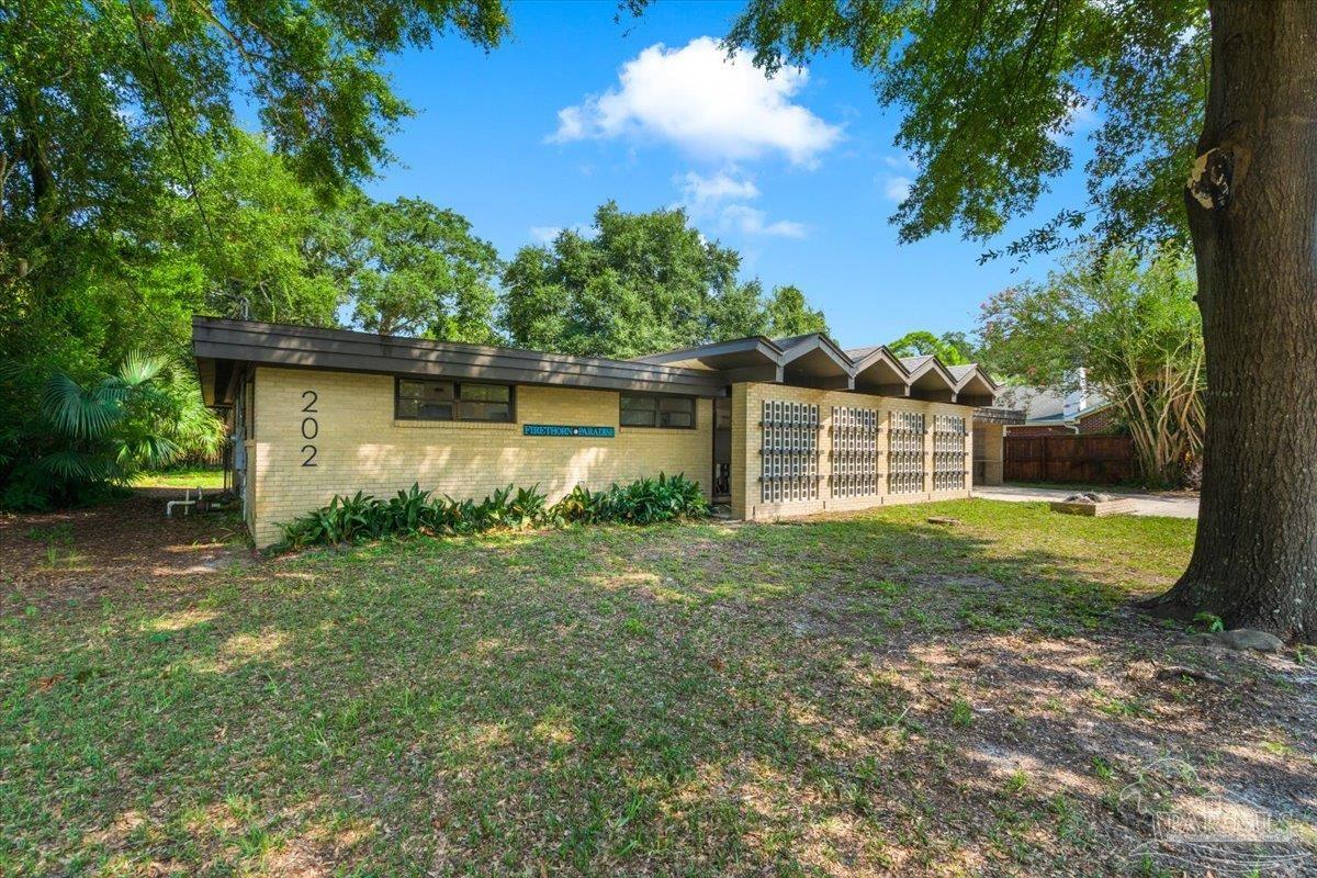 202 Firethorn Rd