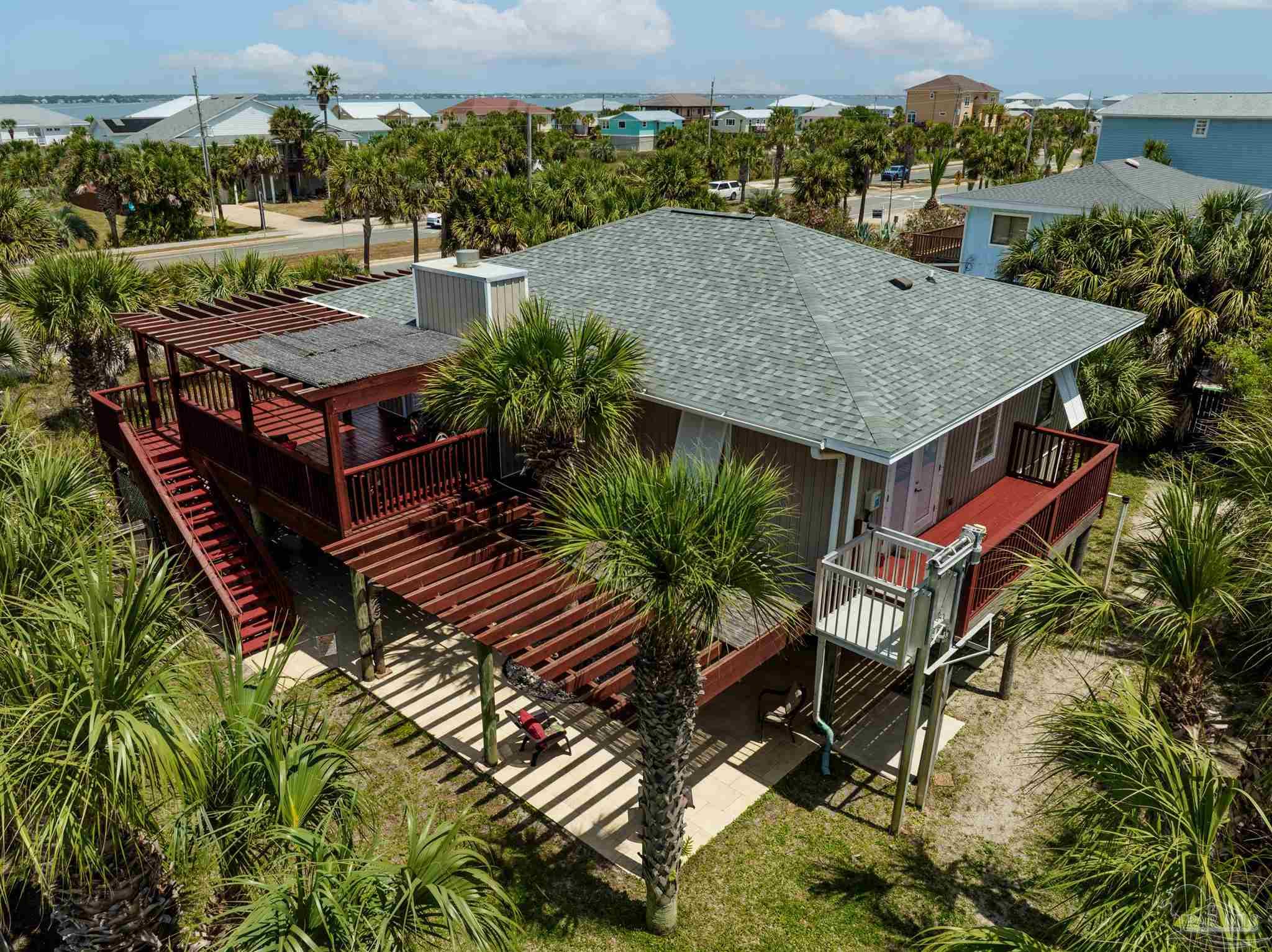 1202 Via Deluna Dr