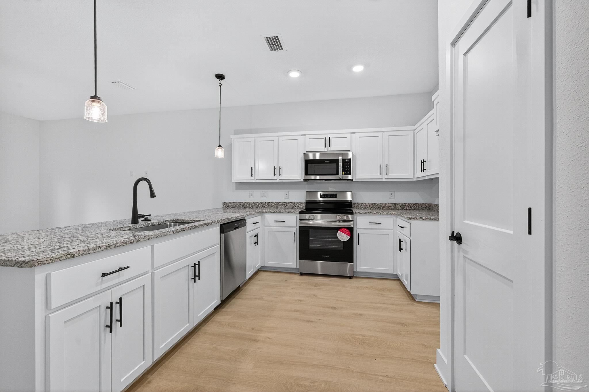 Photo 1 of 18 — 1924 Highland Ridge Ct 11B, Pensacola, FL 32534
