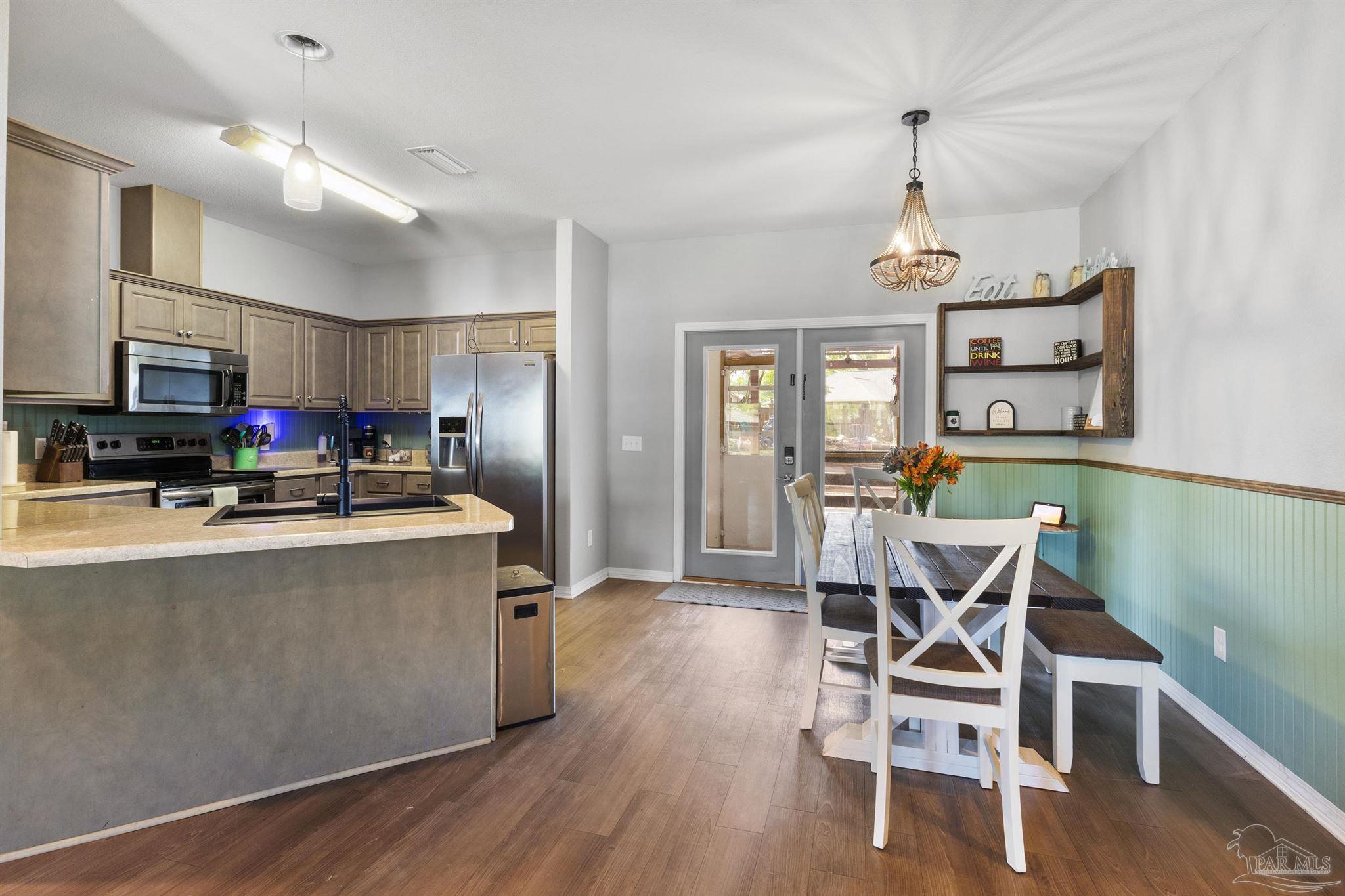 Cantonment, Florida 32533, United States, 4 Bedrooms Bedrooms, ,2 BathroomsBathrooms,Residential,Contingent,102402