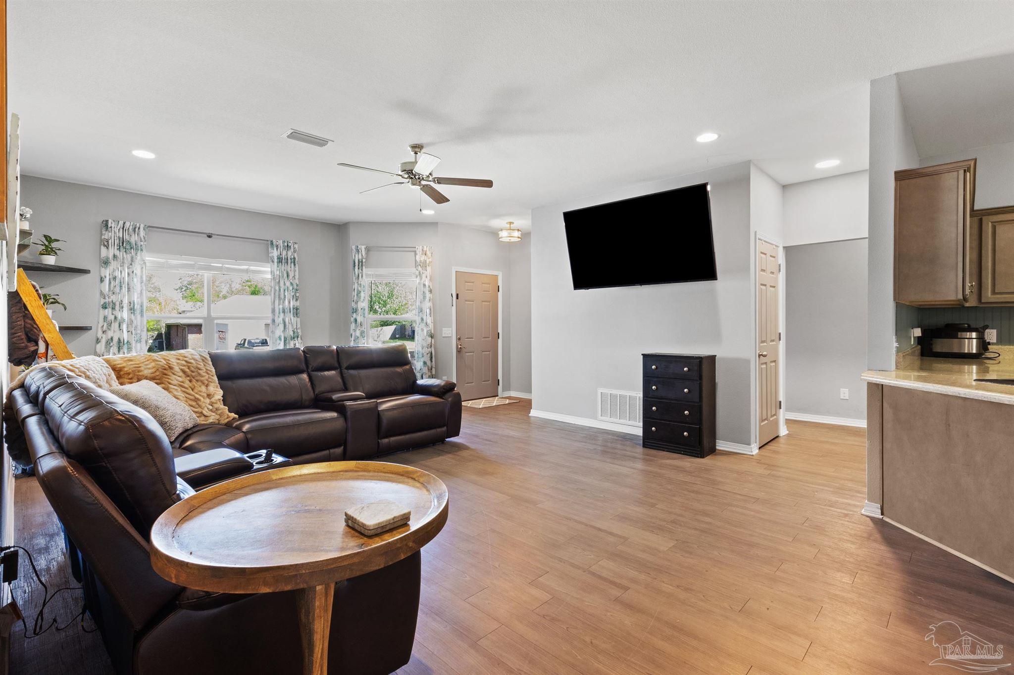 Cantonment, Florida 32533, United States, 4 Bedrooms Bedrooms, ,2 BathroomsBathrooms,Residential,Contingent,102402