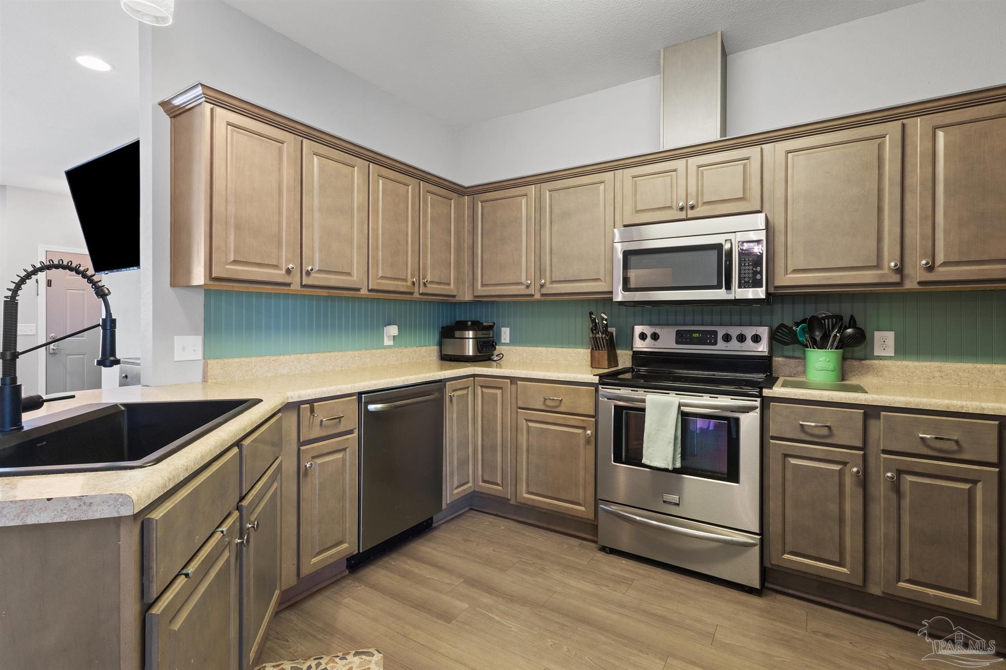 Cantonment, Florida 32533, United States, 4 Bedrooms Bedrooms, ,2 BathroomsBathrooms,Residential,Contingent,102402