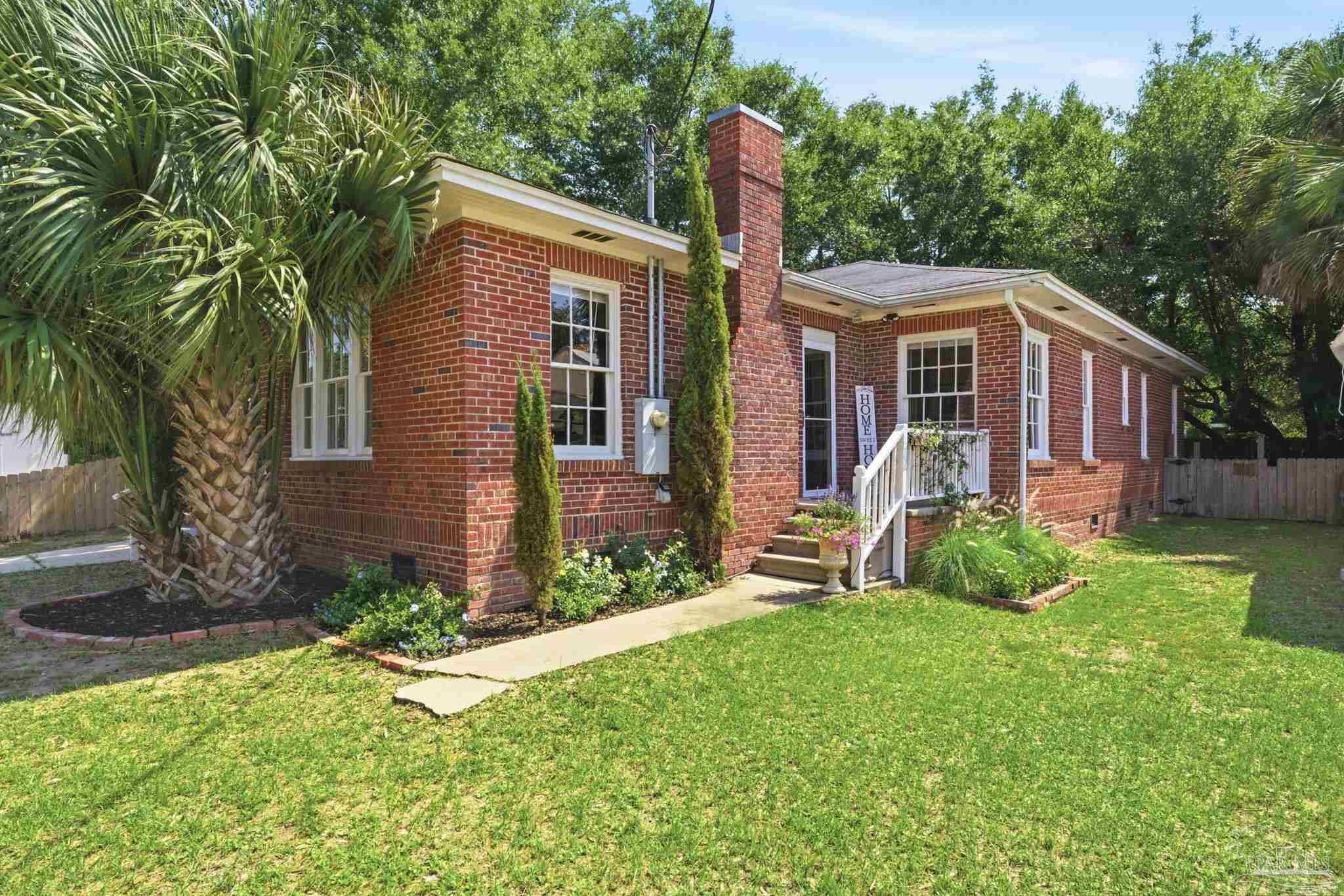 Photo 1 of 34 — 1420 N Davis Hwy, Pensacola, FL 32503