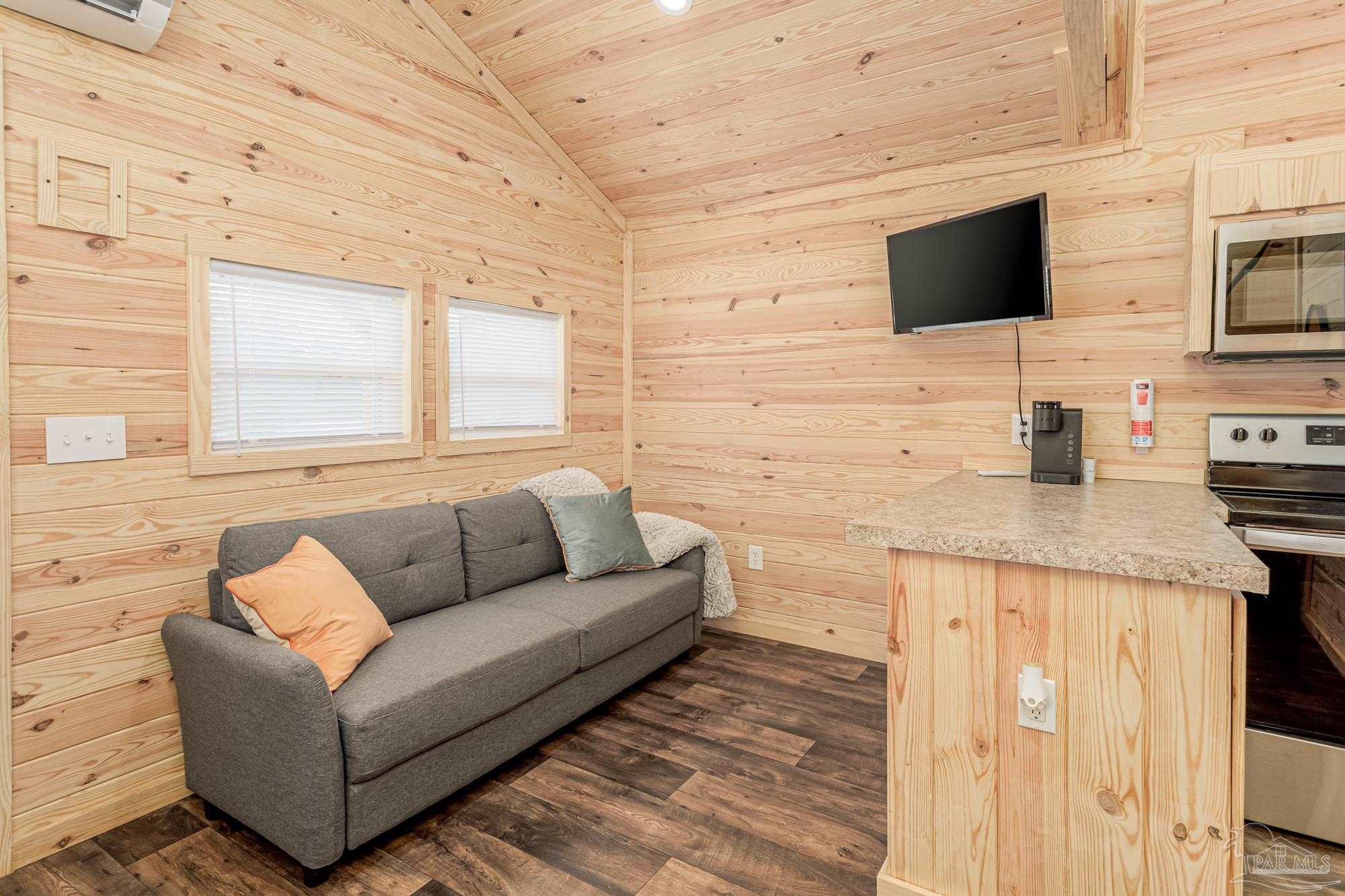 Pensacola, Florida 32526, United States, 1 Bedroom Bedrooms, ,1 BathroomBathrooms,Residential,Active,244732