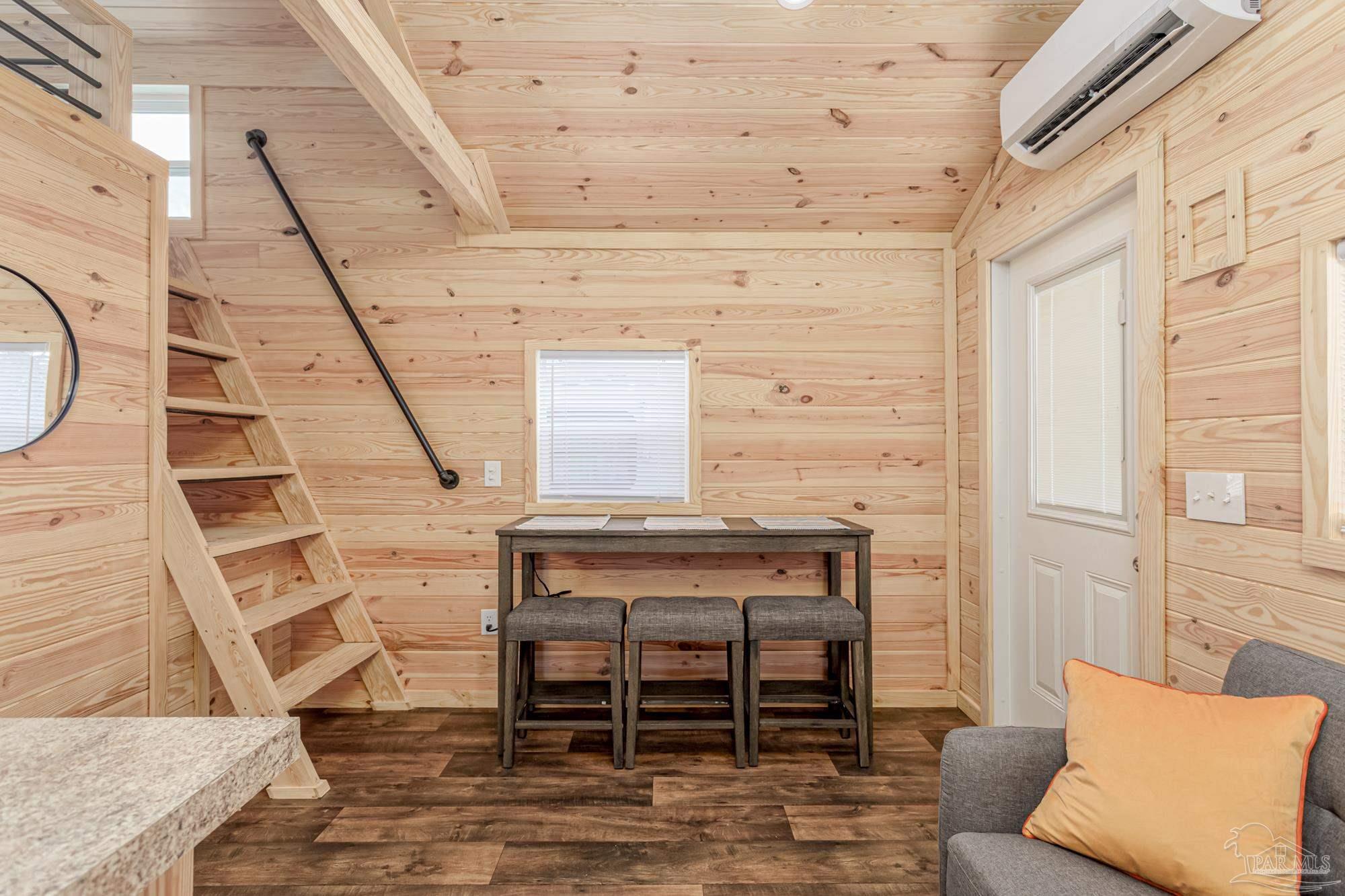 Pensacola, Florida 32526, United States, 1 Bedroom Bedrooms, ,1 BathroomBathrooms,Residential,Active,244732