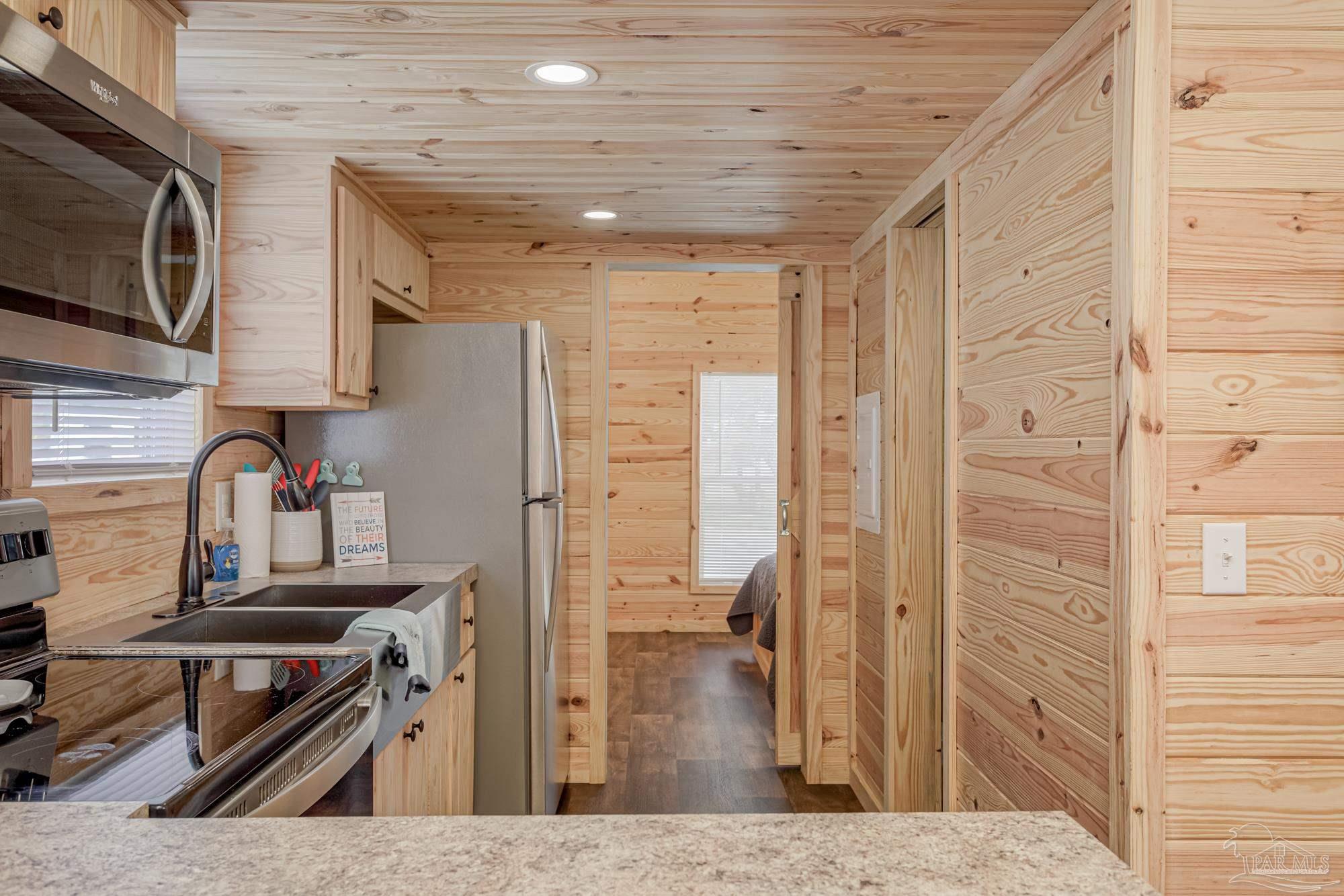 Pensacola, Florida 32526, United States, 1 Bedroom Bedrooms, ,1 BathroomBathrooms,Residential,Active,244732