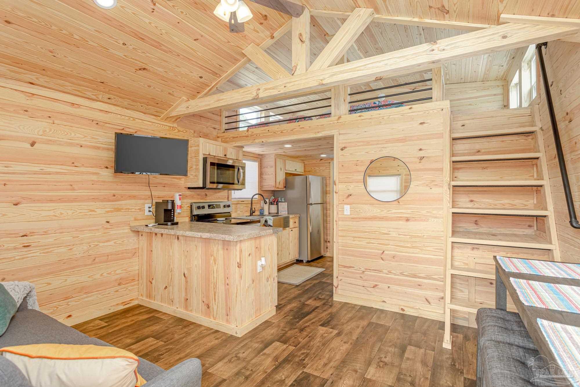 Pensacola, Florida 32526, United States, 1 Bedroom Bedrooms, ,1 BathroomBathrooms,Residential,Active,244732