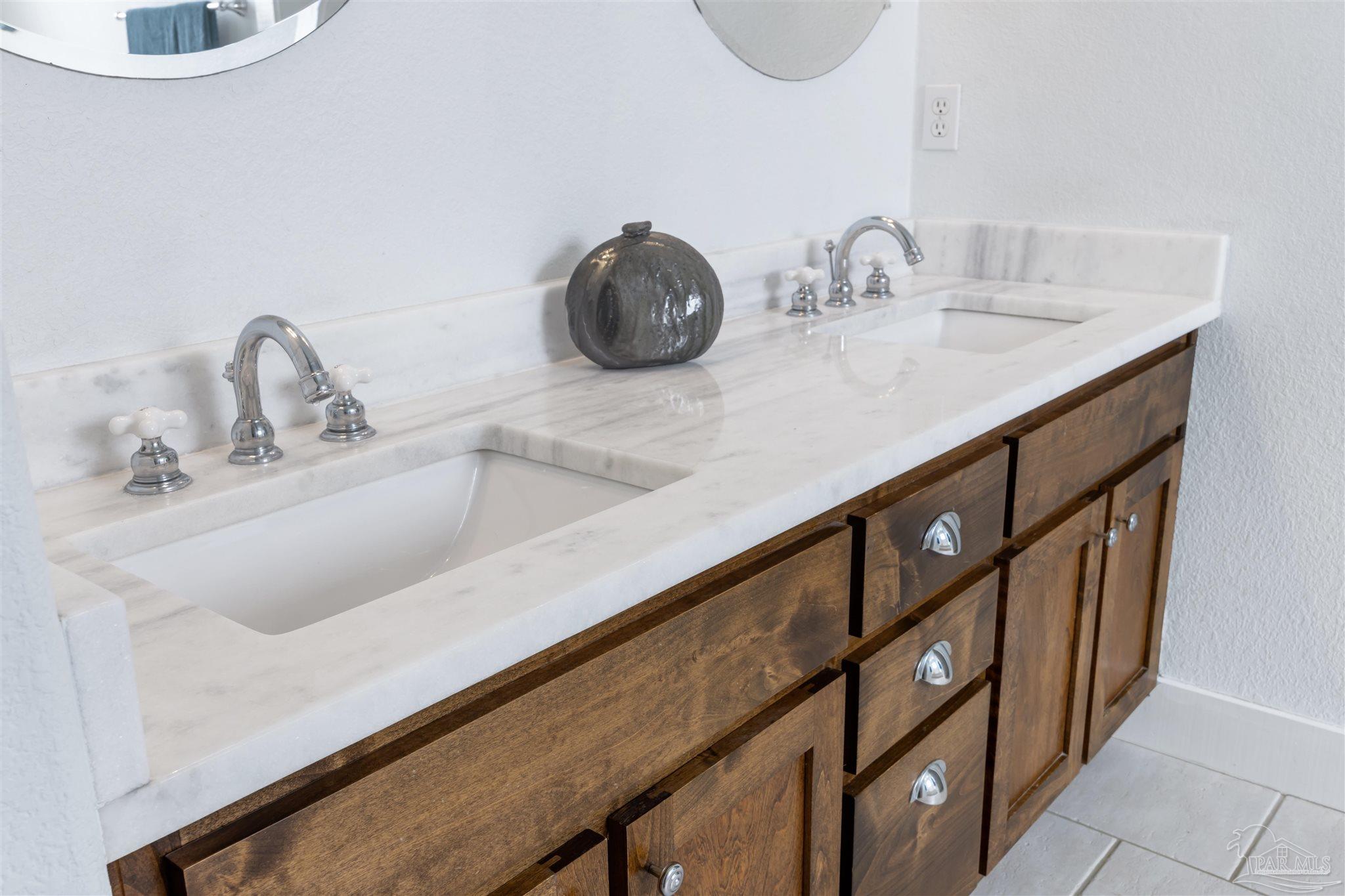 Navarre Beach, Florida 32566, United States, 3 Bedrooms Bedrooms, ,2 BathroomsBathrooms,Residential,Contingent,113816