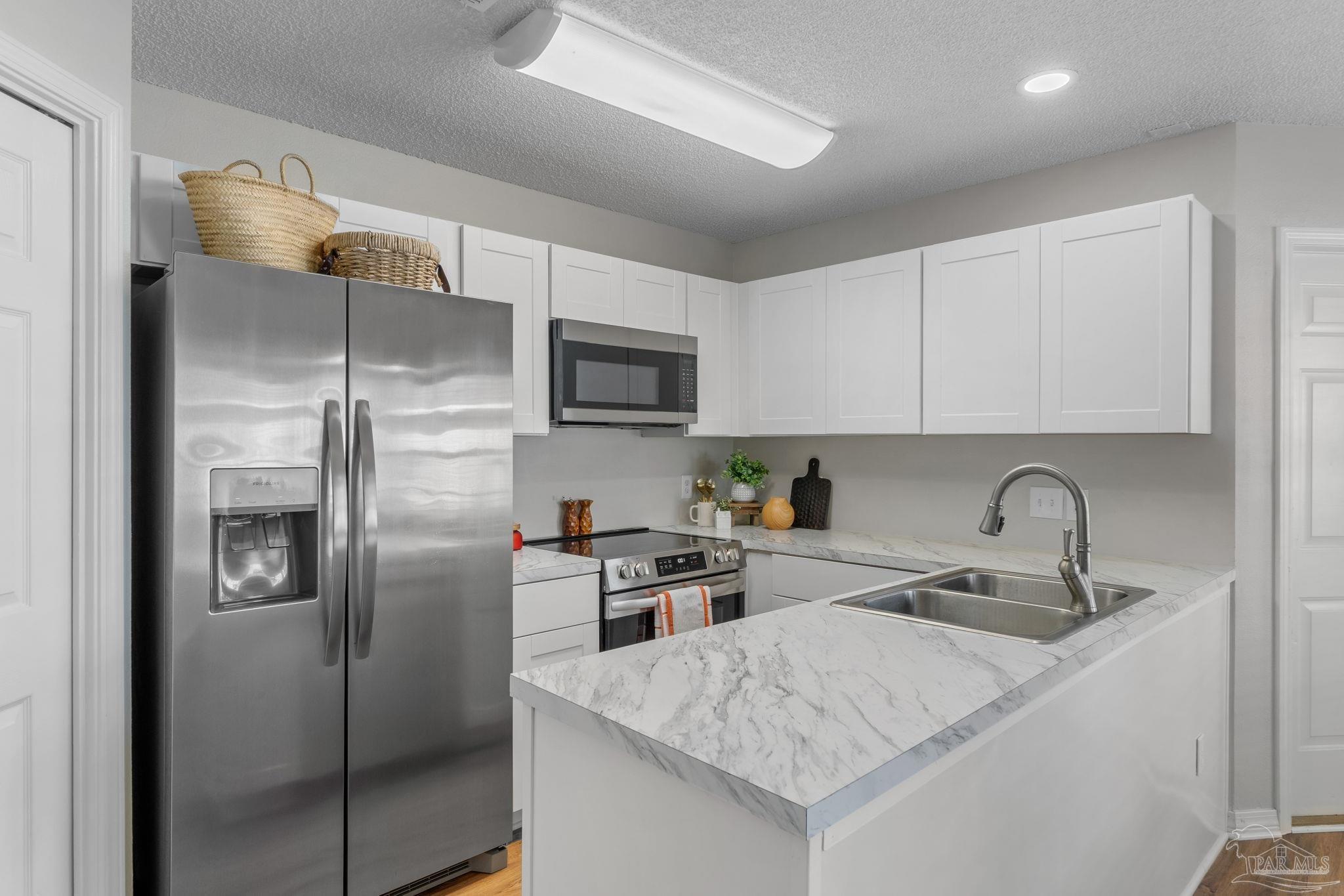 Gulf Breeze, Florida 32563, United States, 3 Bedrooms Bedrooms, ,2 BathroomsBathrooms,Residential,Contingent,143497