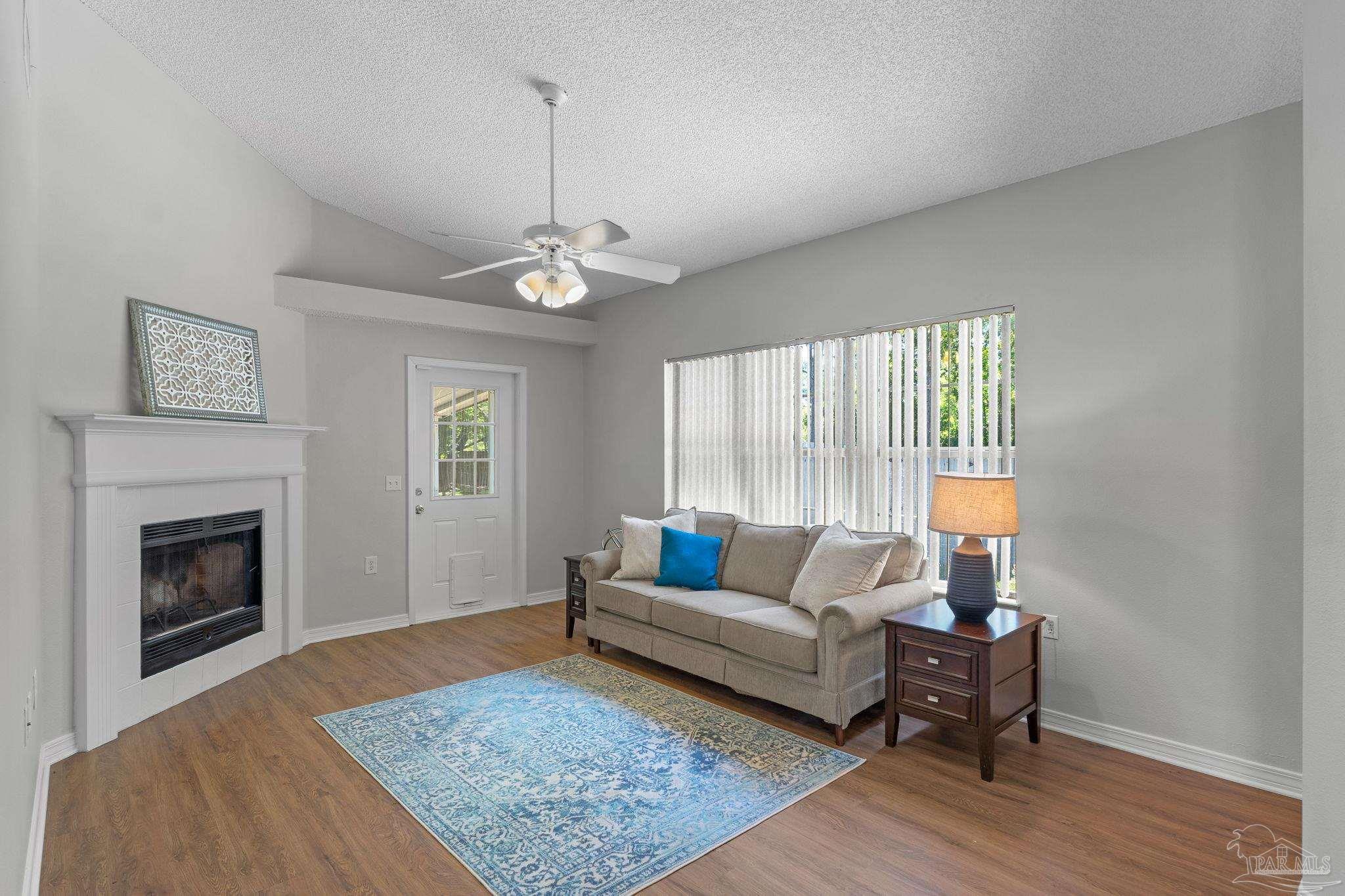 Gulf Breeze, Florida 32563, United States, 3 Bedrooms Bedrooms, ,2 BathroomsBathrooms,Residential,Contingent,143497