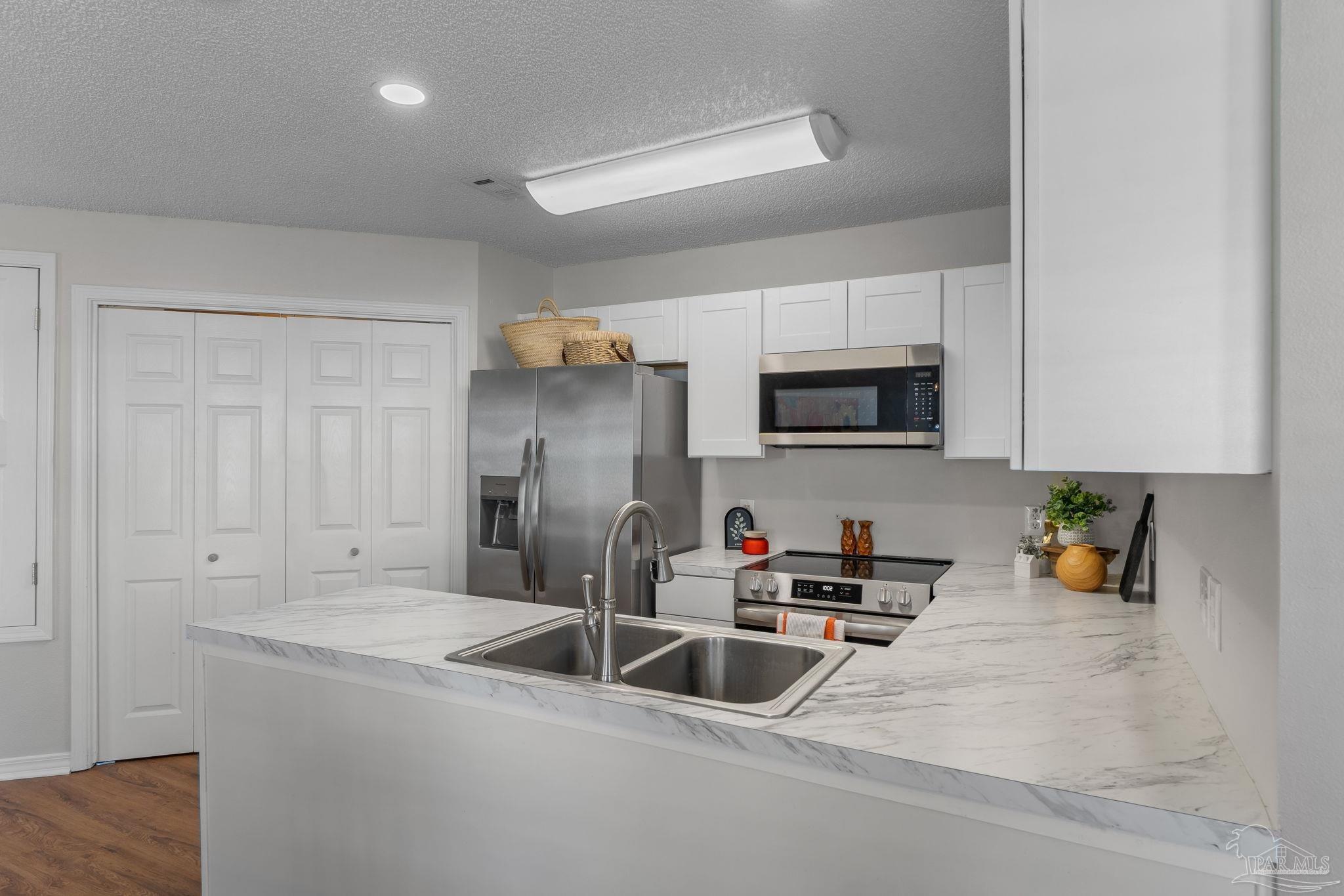 Gulf Breeze, Florida 32563, United States, 3 Bedrooms Bedrooms, ,2 BathroomsBathrooms,Residential,Contingent,143497